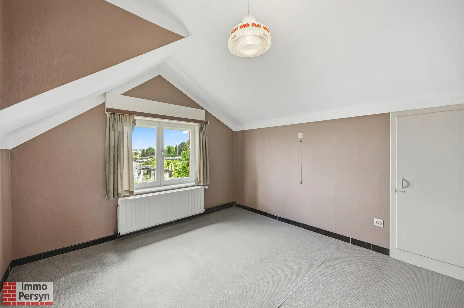 Karaktervolle renovatiewoning met achteruitweg te Messelbroek foto 16