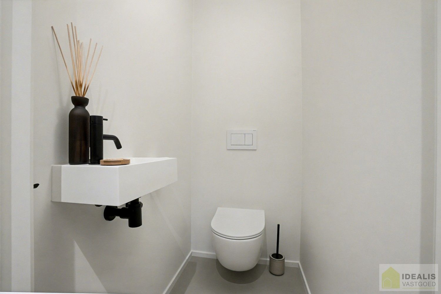 IDEALIS VASTGOED - EEN BIJZONDER HUIS, EEN BIJZONDERE LOCATIE, EEN UNIEKE KANS OM TE WONEN IN EEN AUTHENTIEK LANDHUIS MET EEN PRACHTIGE INRICHTING EN EEN HOOGWAARDDIGE AFWERKINGSGRAAD! foto 9