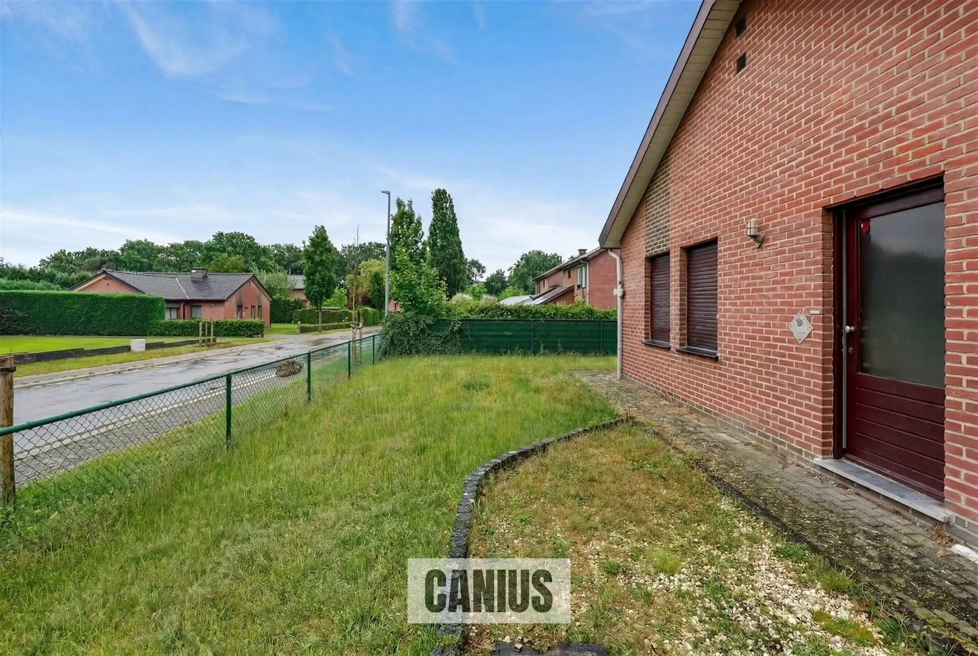 HALFOPEN GELIJKVLOERSE WONING MET DRIE SLAAPKAMERS foto 16