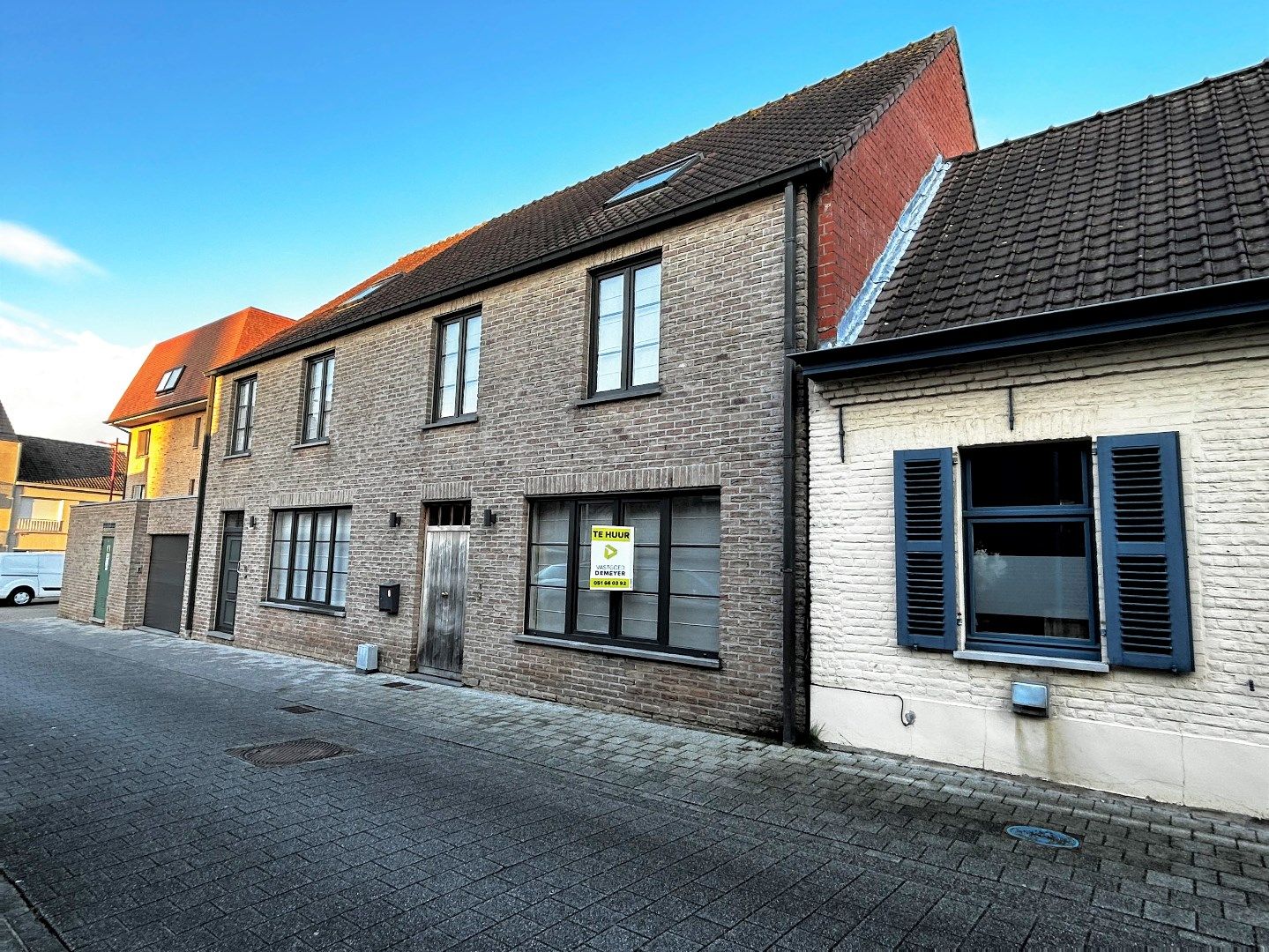 GERENOVEERDE GEZINSWONING MET 3 SLAAPKAMERS EN GARAGE IN HARTJE RUISELEDE foto {{pictureIndex}}