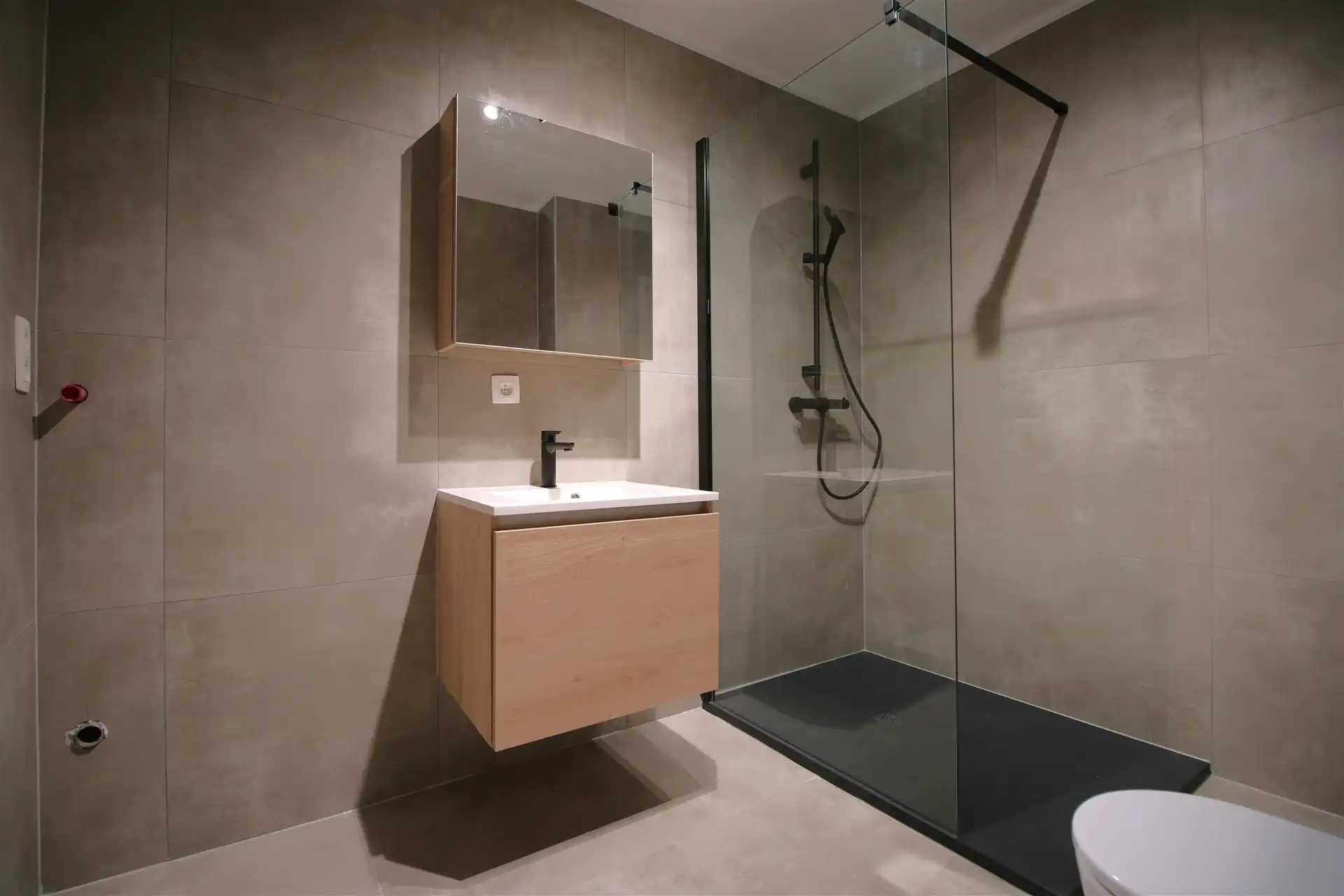 Vernieuwd éénkamerappartement in centrum Sint-Jozef foto 11