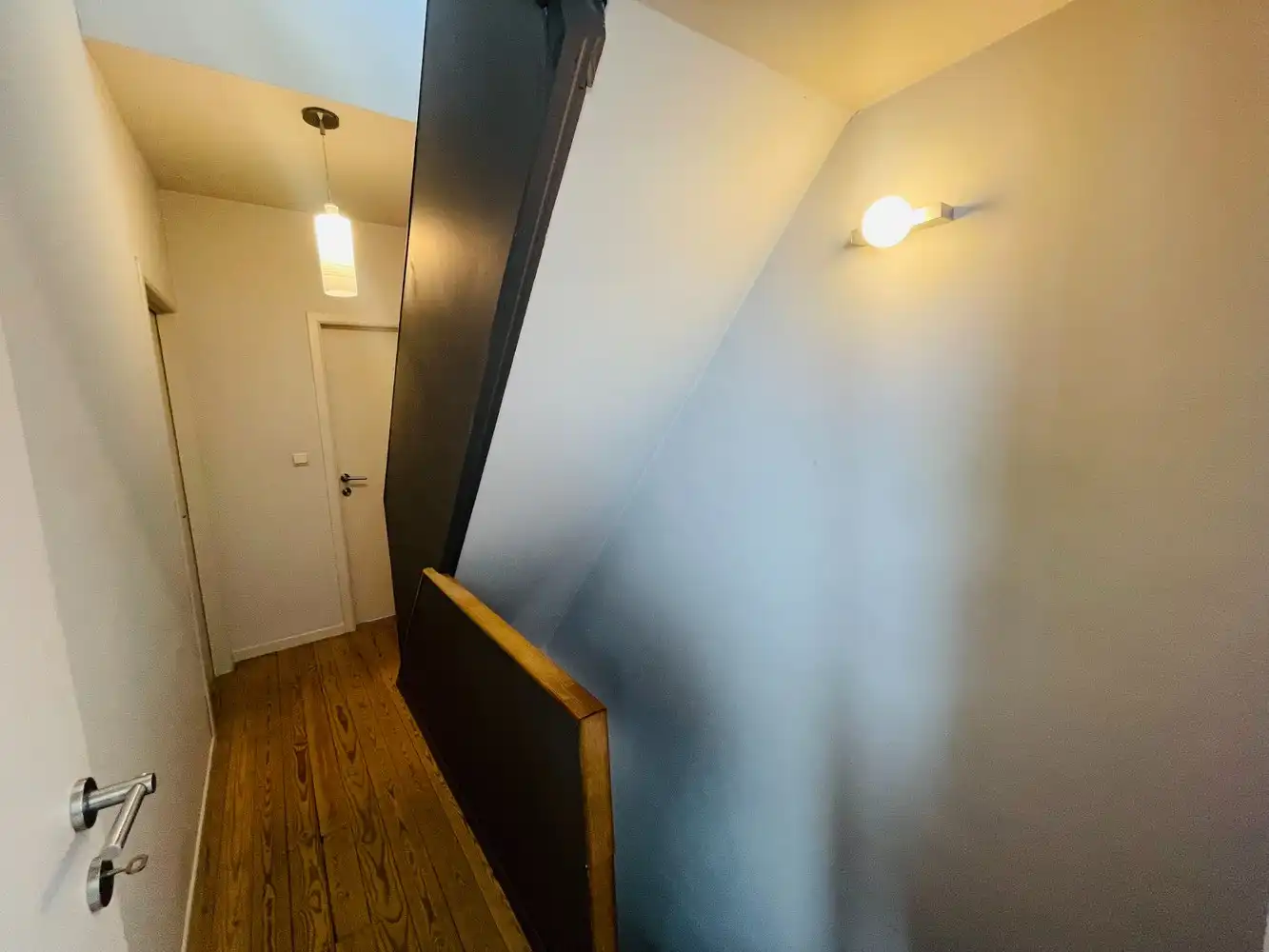 Assebroek, RUIME LICHTRIJKE INSTAPKLARE WONING met GROTE TUIN met  UITWEG+ OPRIT , mogelijkheid garage te bouwen,3 SLAAPKAMERS, Badkamer en douchekamer. foto 10