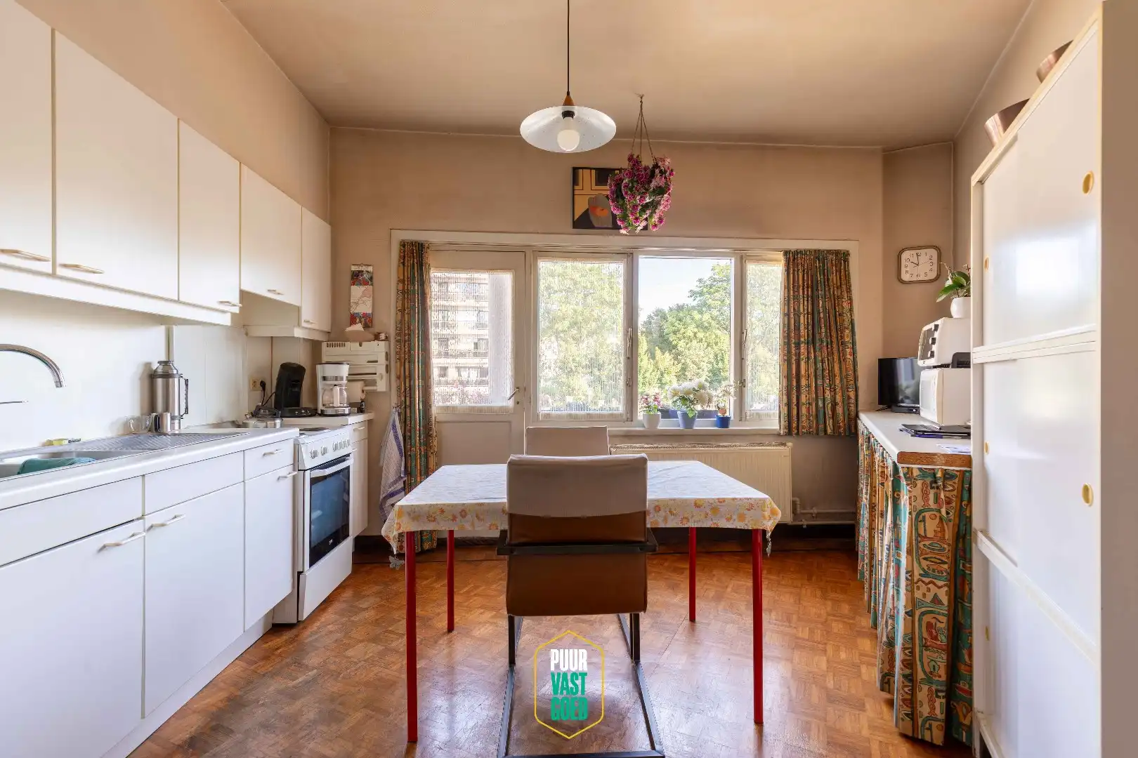 Art Deco opbrengsteigendom aan de rand van stad foto 13