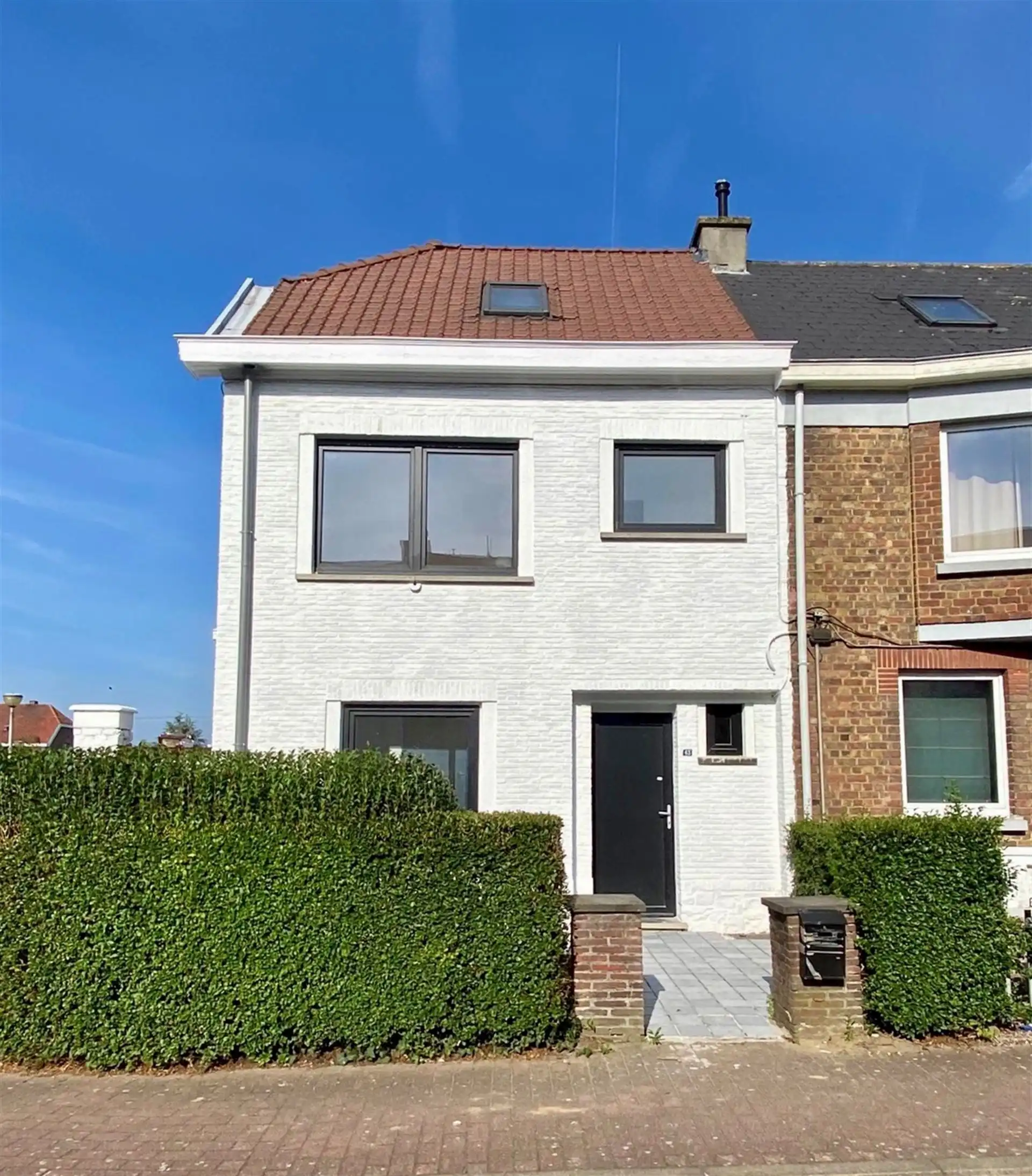 VOLLEDIG GERENOVEERDE WONING met TERRAS en GARAGE! foto 2