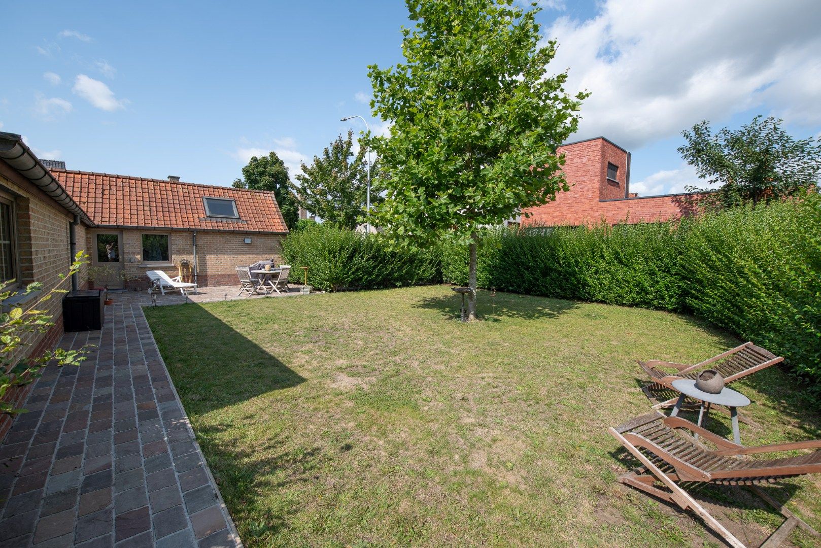 Charmante bungalow op mooi perceel van 500m² te koop te Zulte foto 2