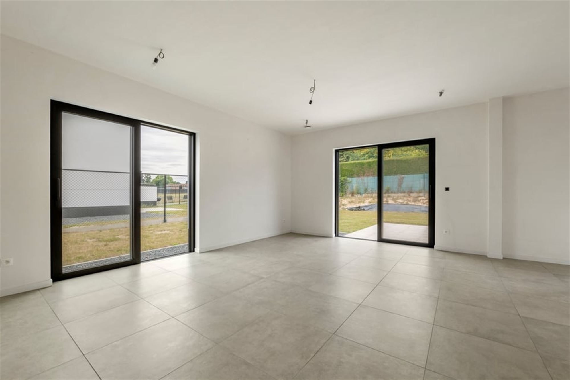 KNAPPE NIEUWBOUWWONING IN MODERNE STIJL  foto 19