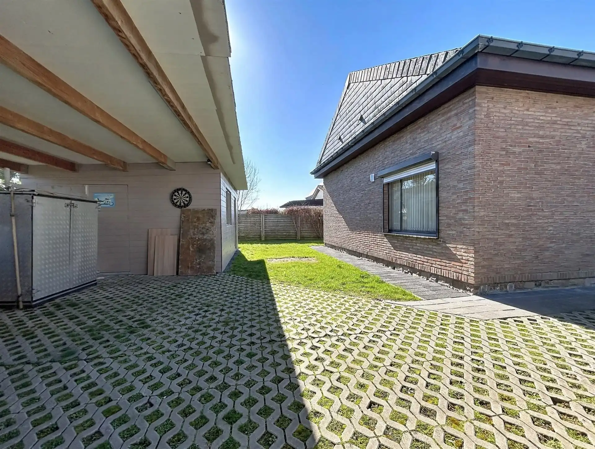 Open bebouwing met 3 slaapkamers en inpandige garage op toplocatie foto 8