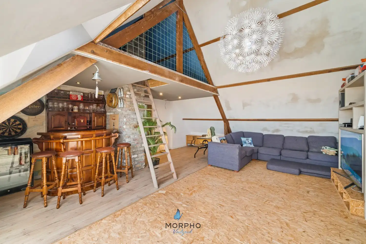 Verrassend ruime gezinswoning met 5 slaapkamers, garage en tuin op 1.107 m² foto 11