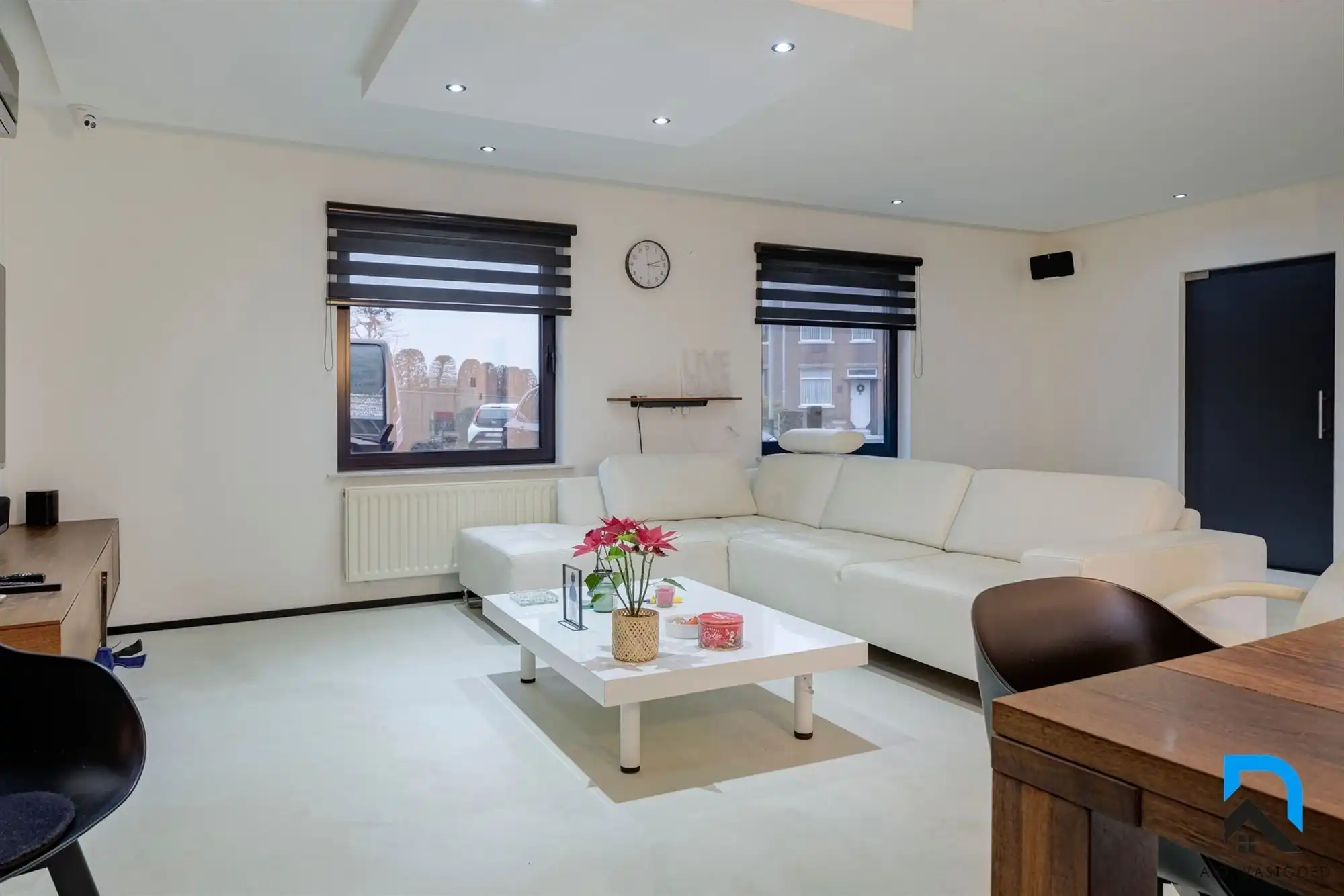 Ruime woning met prachtige tuin foto 7