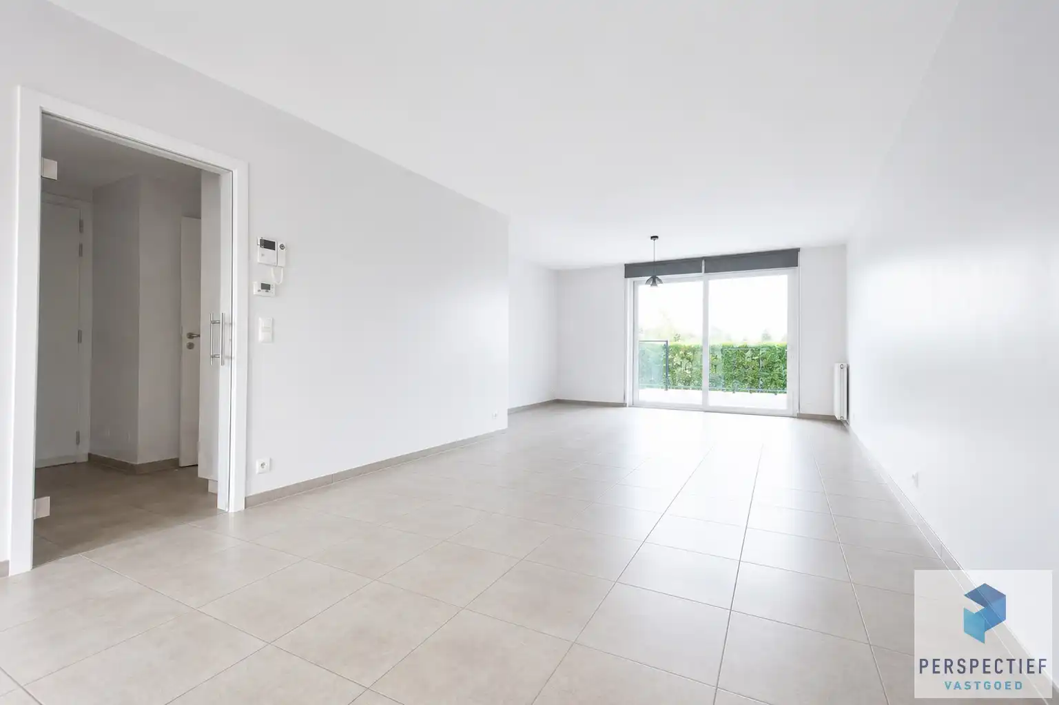 Ruim gelijkvloers appartement met 2 slaapkamers, voor- én achtertuin met terras & mogelijkheid tot aankoop staanplaats foto 6