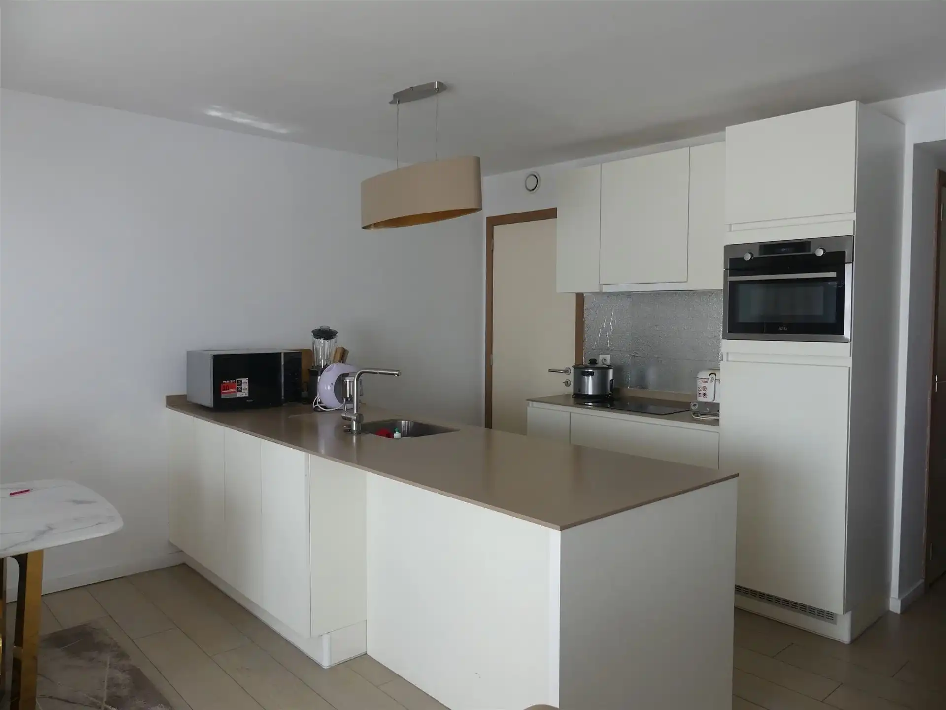 Recent instapklaar appartement met 2 slaapkamers! foto 5