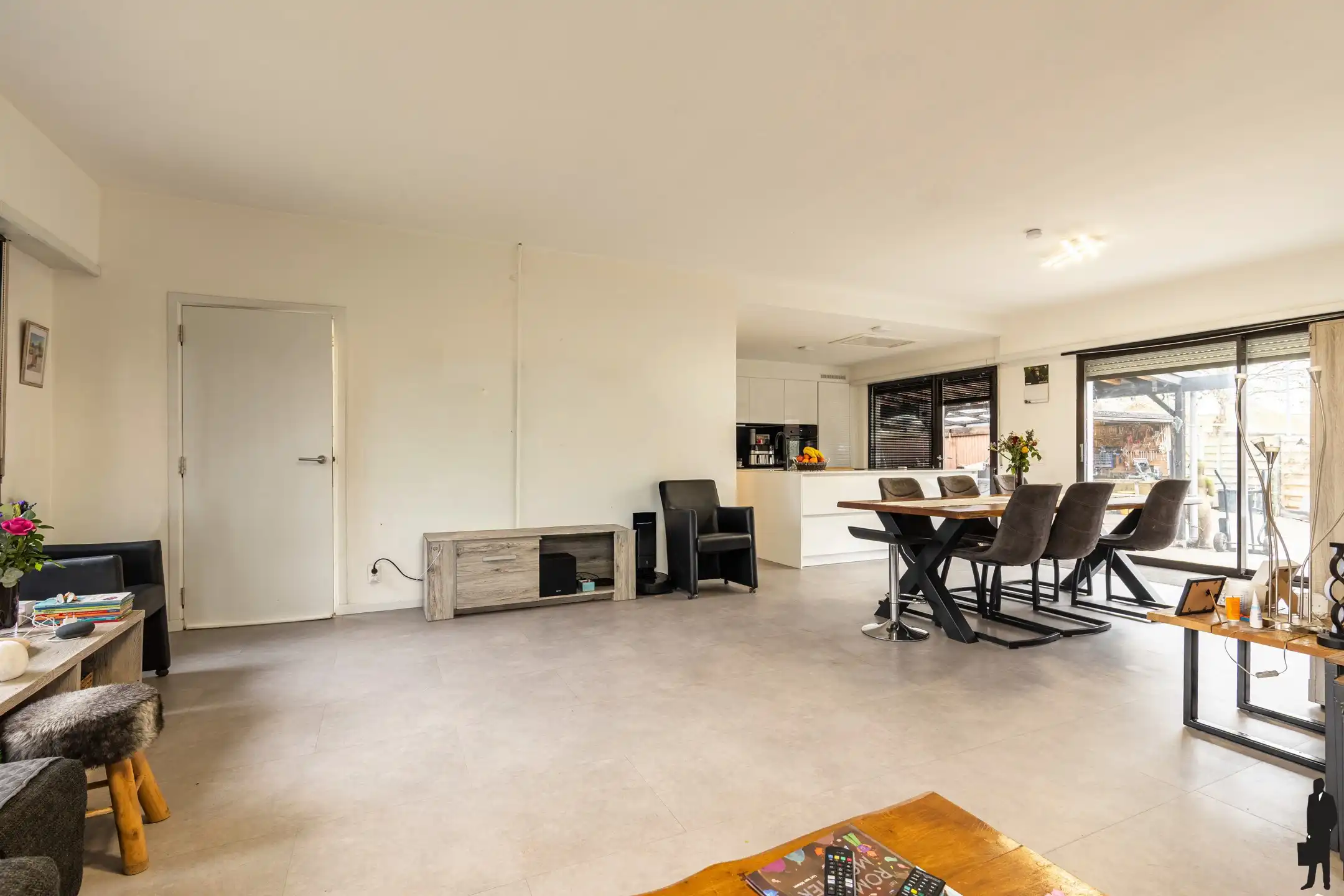 Laagbouwwoning met kelder op hoekperceel van 834m² foto 4