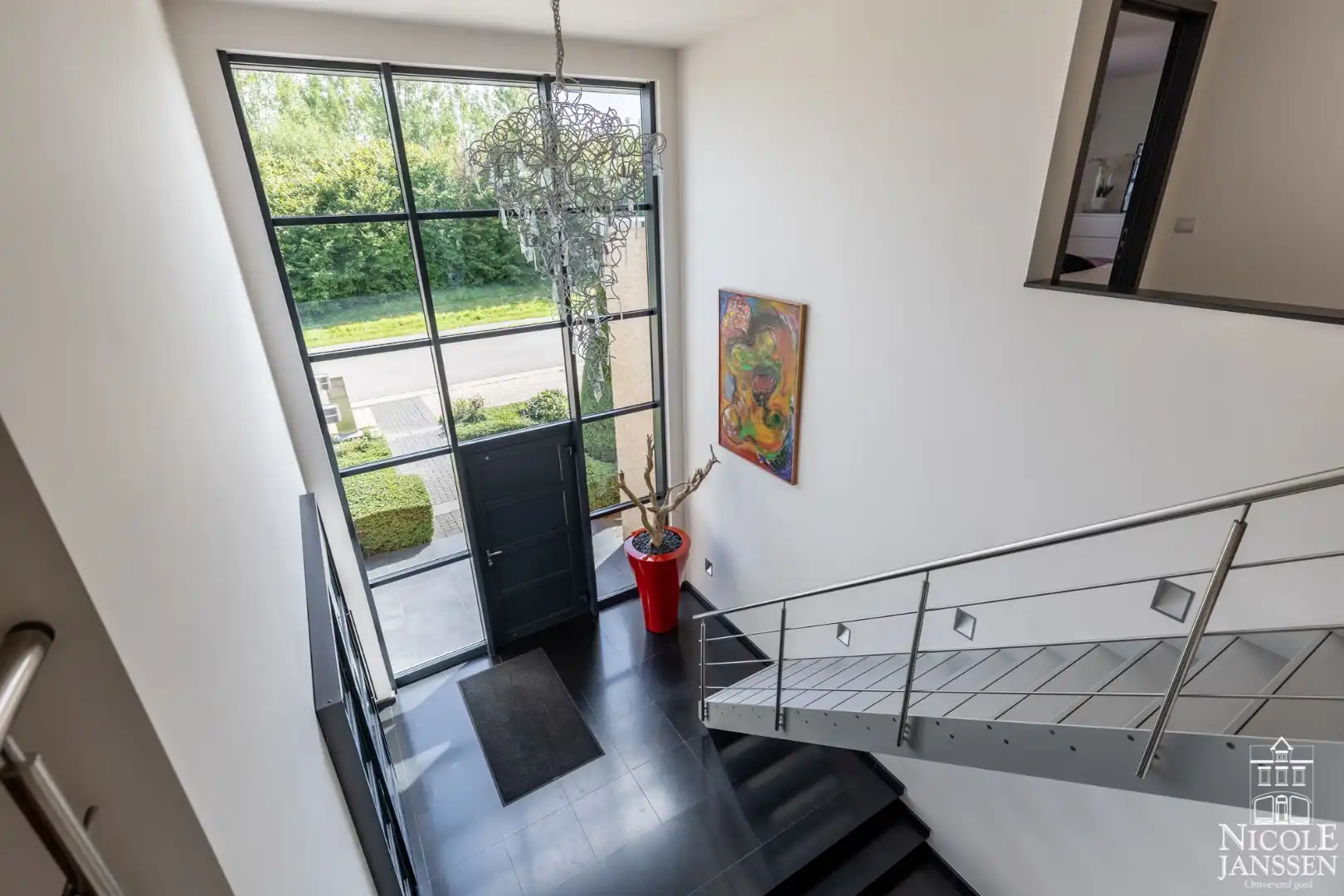 Luxueus ingerichte villa met vier slaapkamers en verzorgde tuin foto 18