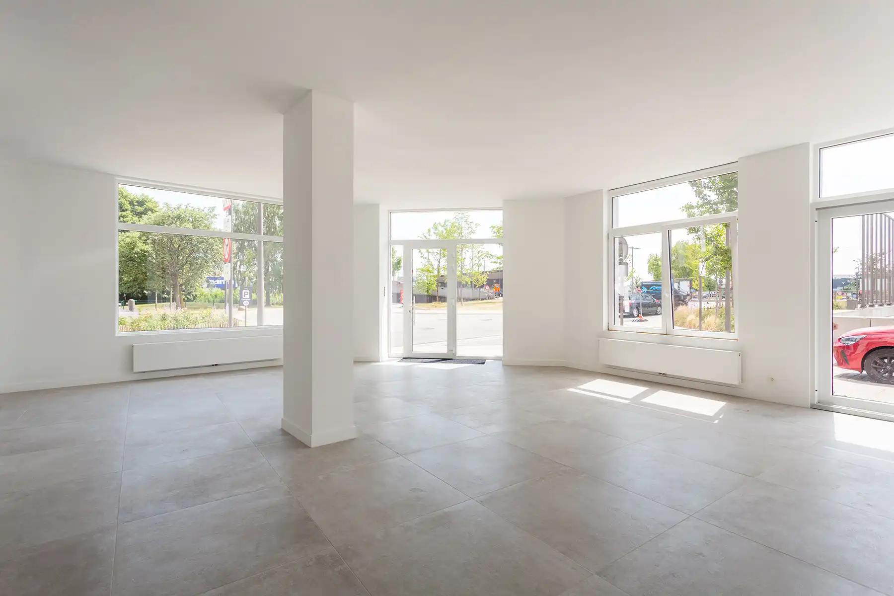 Handelsgelijkvloers op toplocatie!  foto {{pictureIndex}}