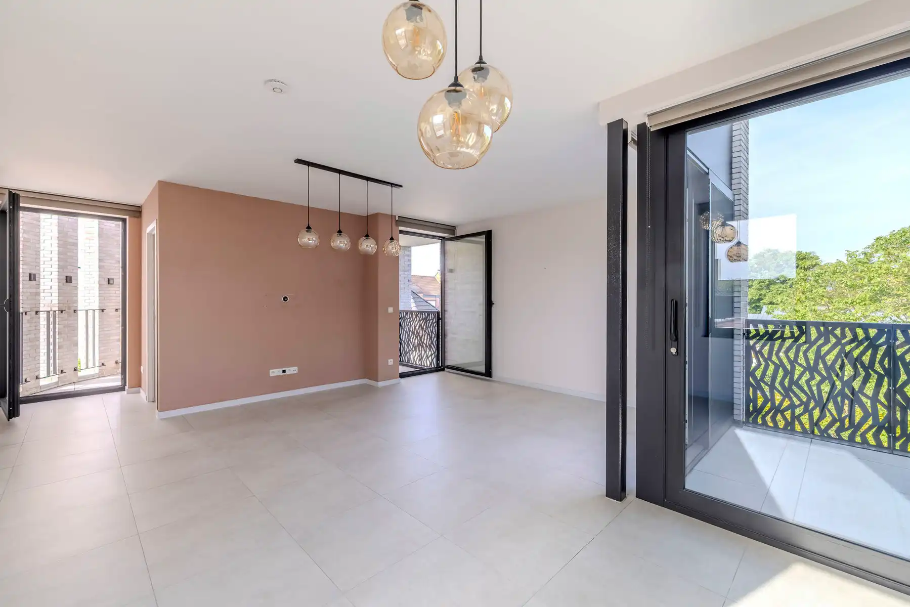 Recent appartement met o.a. 2 slaapkamers en staanplaats foto 6