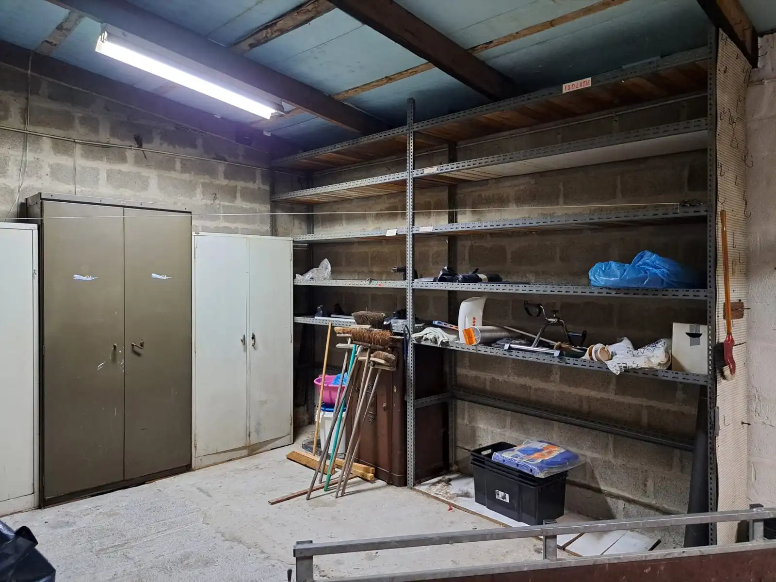 Landelijke driegevelwoning met garage en tuin foto 25