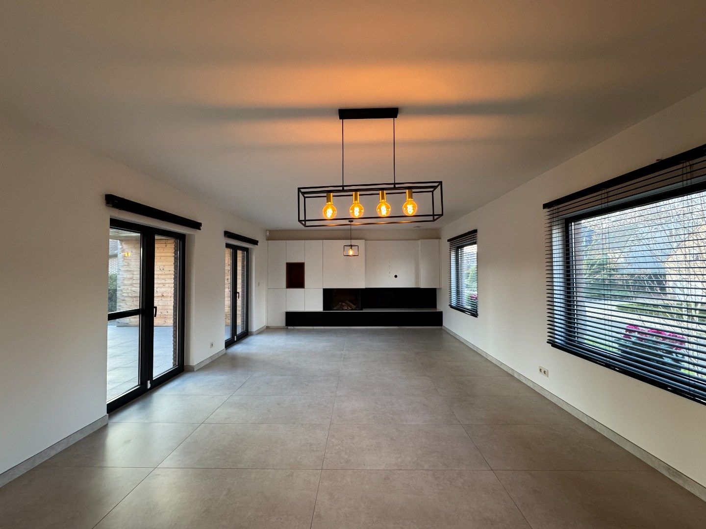 een instapklare 4-gevelwoning met tuin foto 3