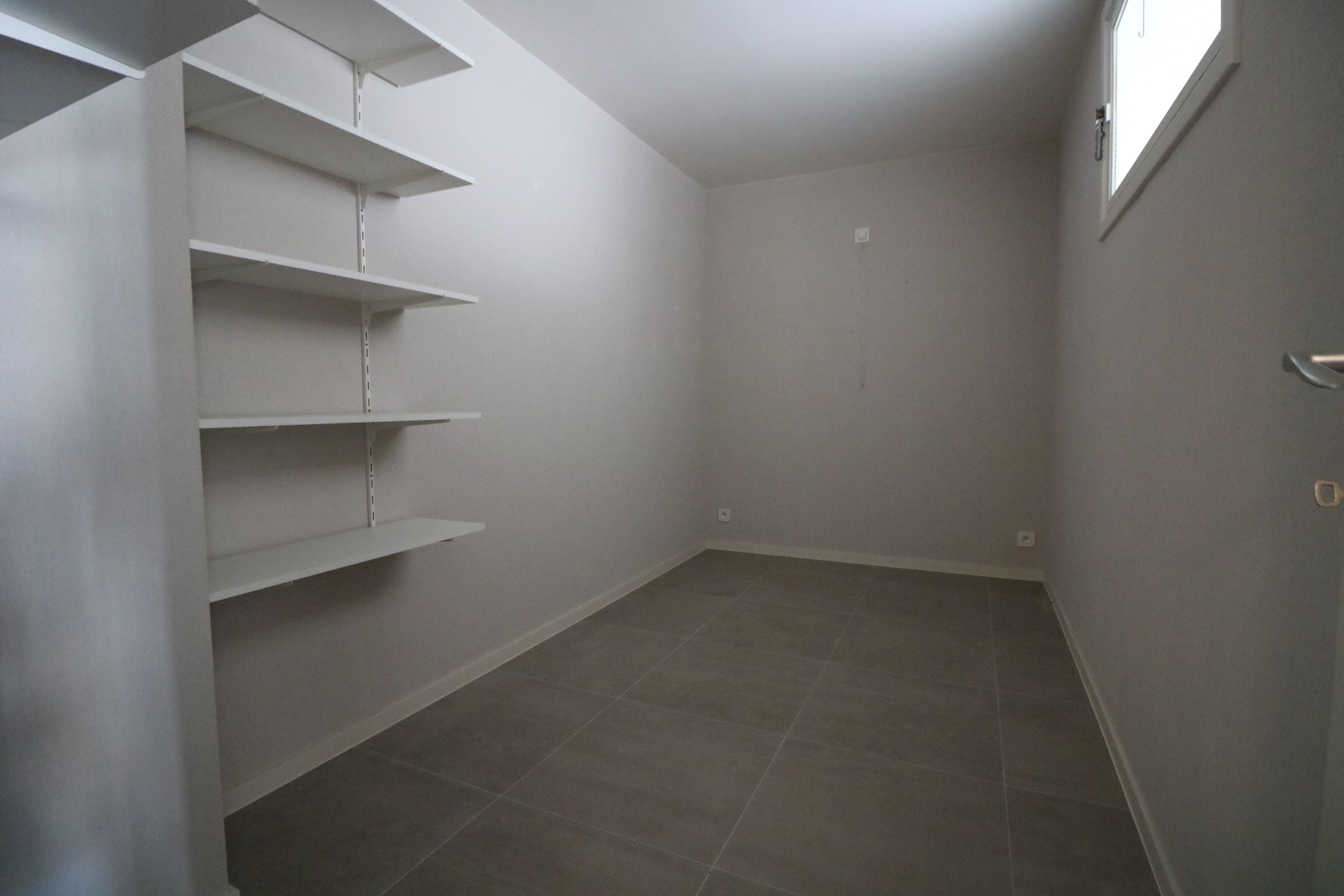 Volledig gerenoveerd 3-slaapkamerappartement, pal in het centrum van Blankenberge en vlakbij Zeedijk. foto 6