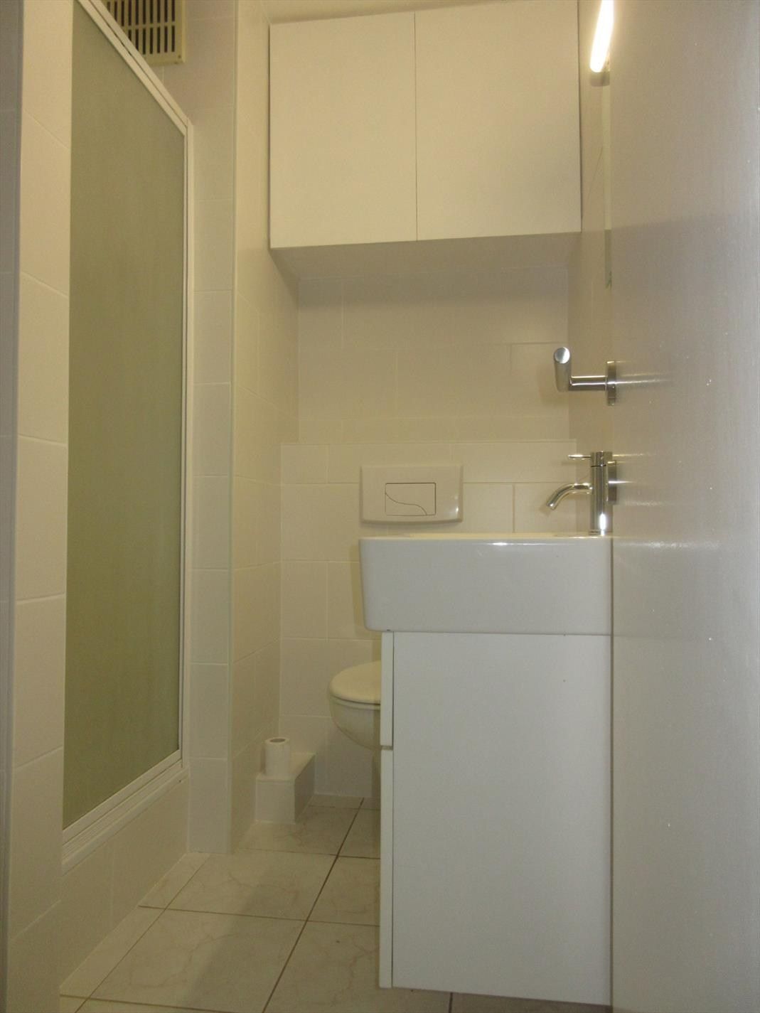 Volledig gerenoveerd 2 slaapkamer appartement met zonnige koer! foto 9