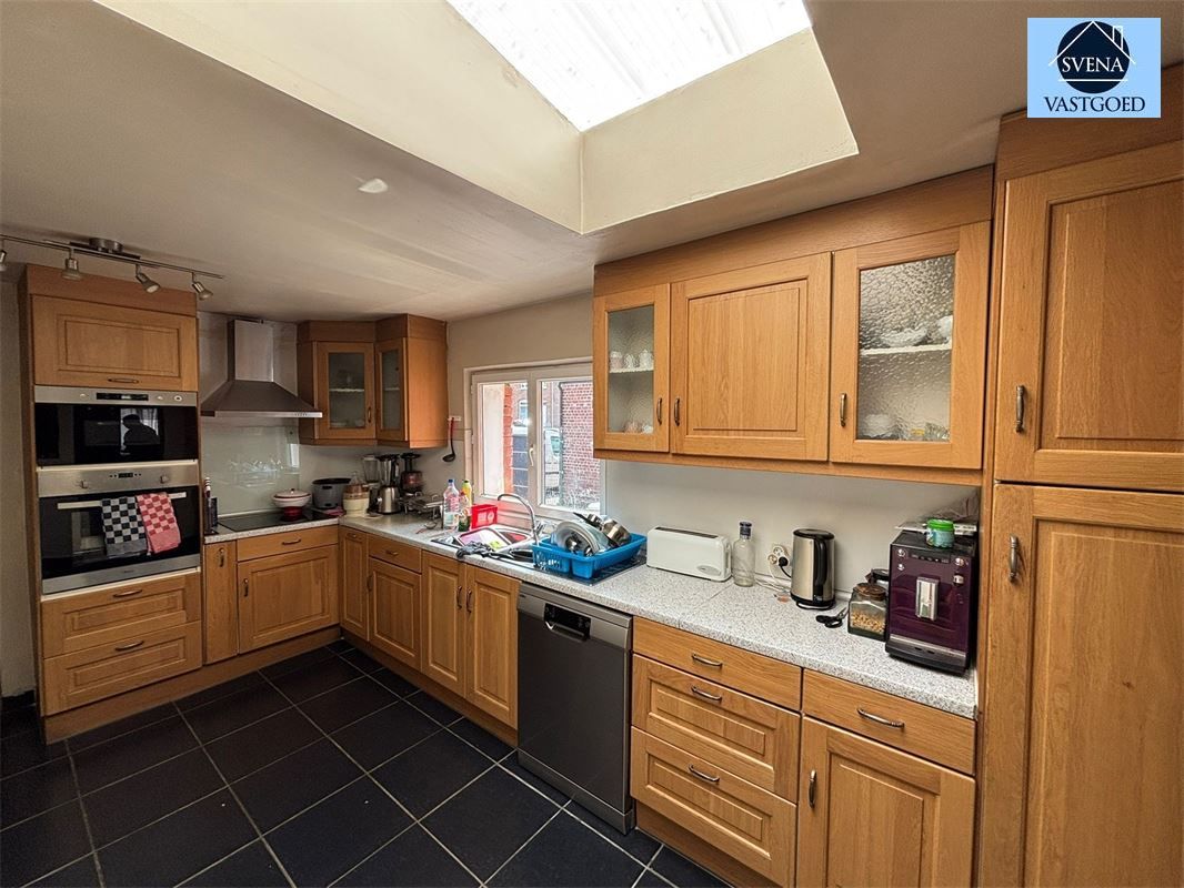 WONING MET 5 SLAAPKAMERS EN STADSTUINTJE. foto 3