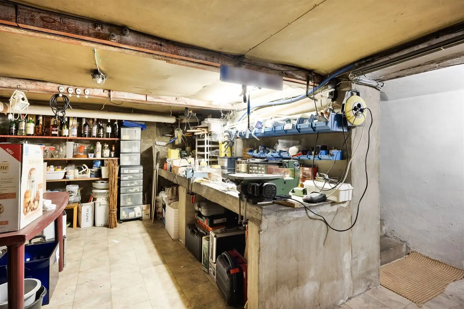 Prachtige karaktervolle stadswoning voorzien van 6 slaapkamers, ruime buitenkoer en vrijstaande garage in het centrum van Maaseik.  foto 31