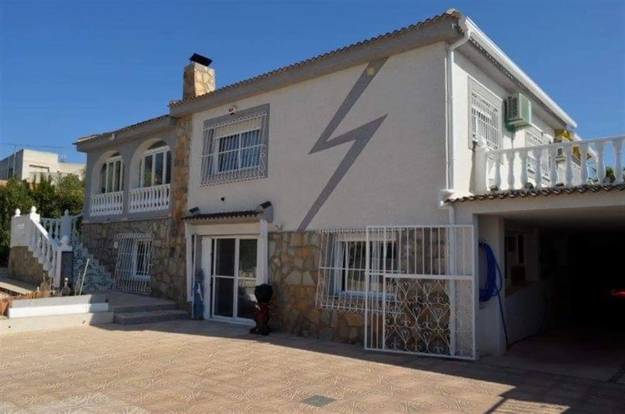 Exclusieve luxewoning met zwembad in de villawijk Los Balcones (Torrevieja). foto {{pictureIndex}}
