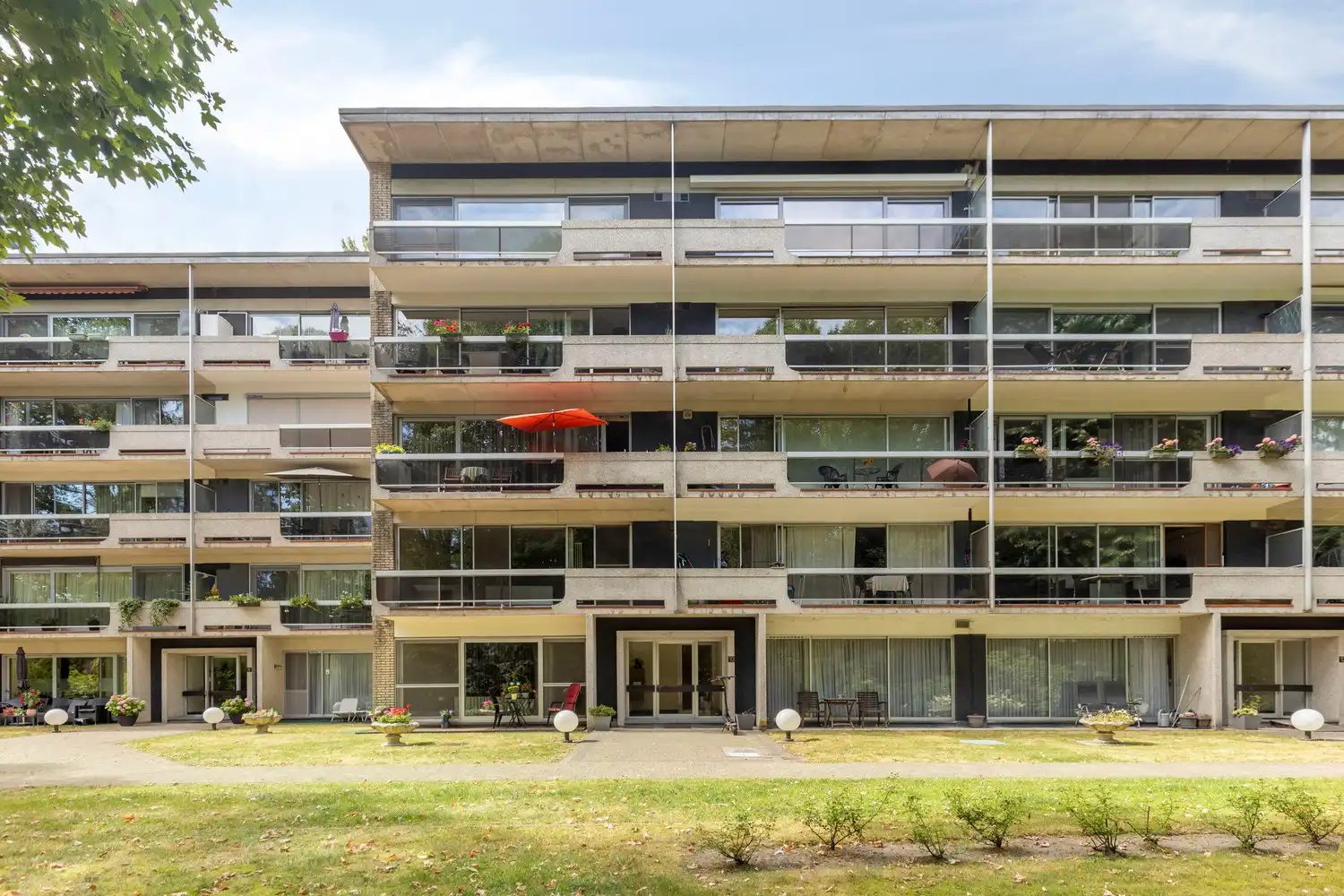 Te renoveren appartement (100m²) op 1ste verdieping met een uitstekende ligging aan de Hoogboomsteenweg in Kapellen! foto {{pictureIndex}}