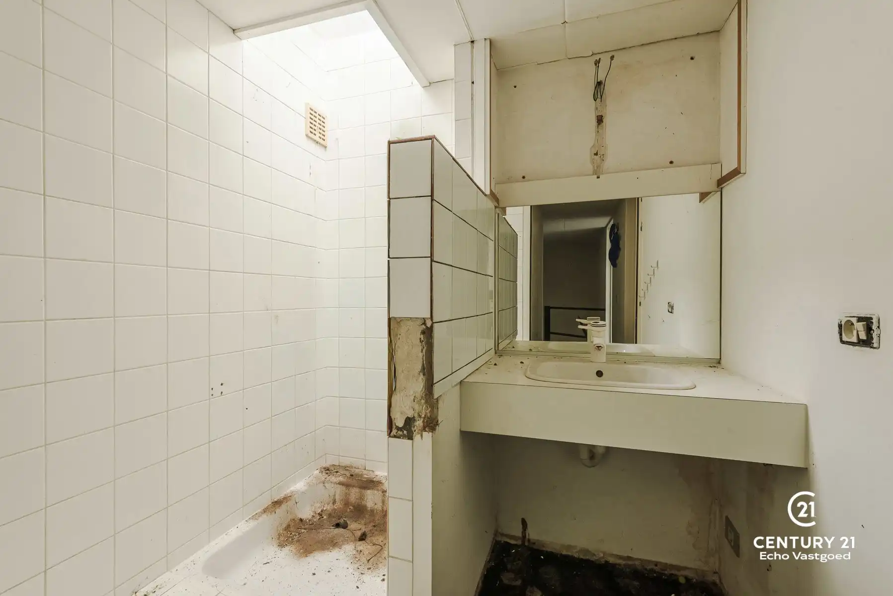 Unieke te renoveren villa in villawijk “De Lint” foto 16