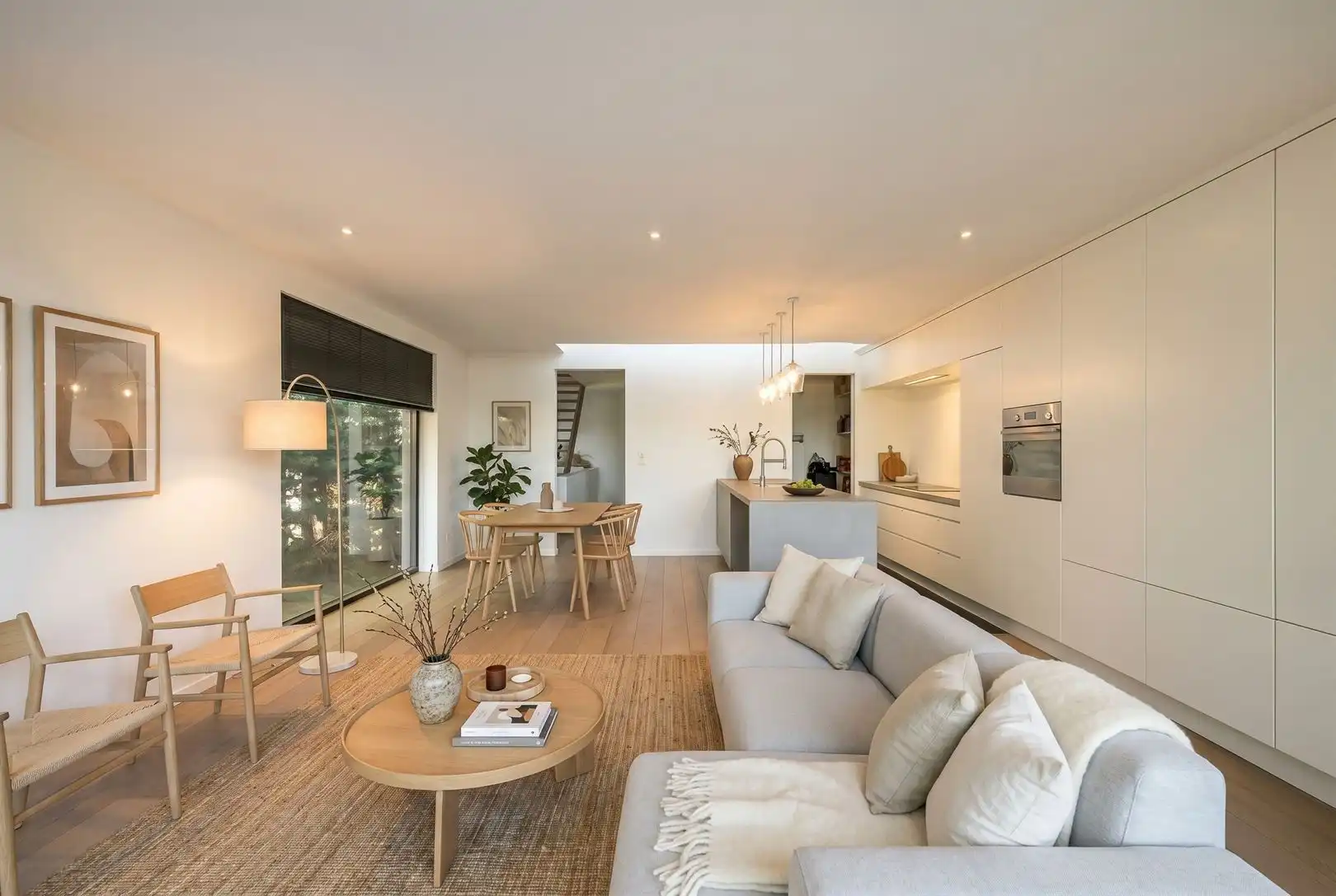 Recente & verrassende ruime woning met commercieel gelijkvloers foto 2