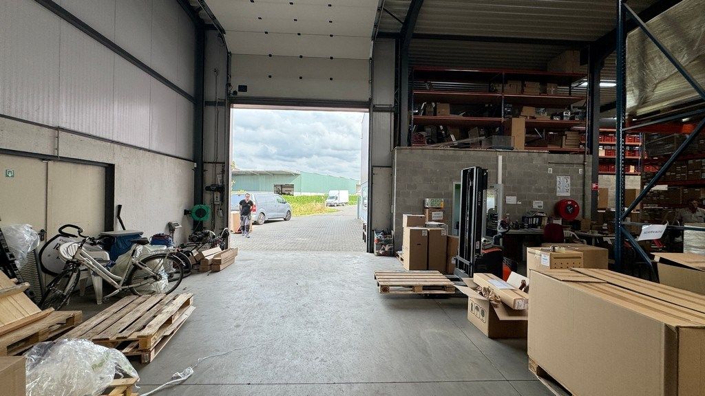 Loods met kantoor te huur nabij E313 te Wommelgem foto 3