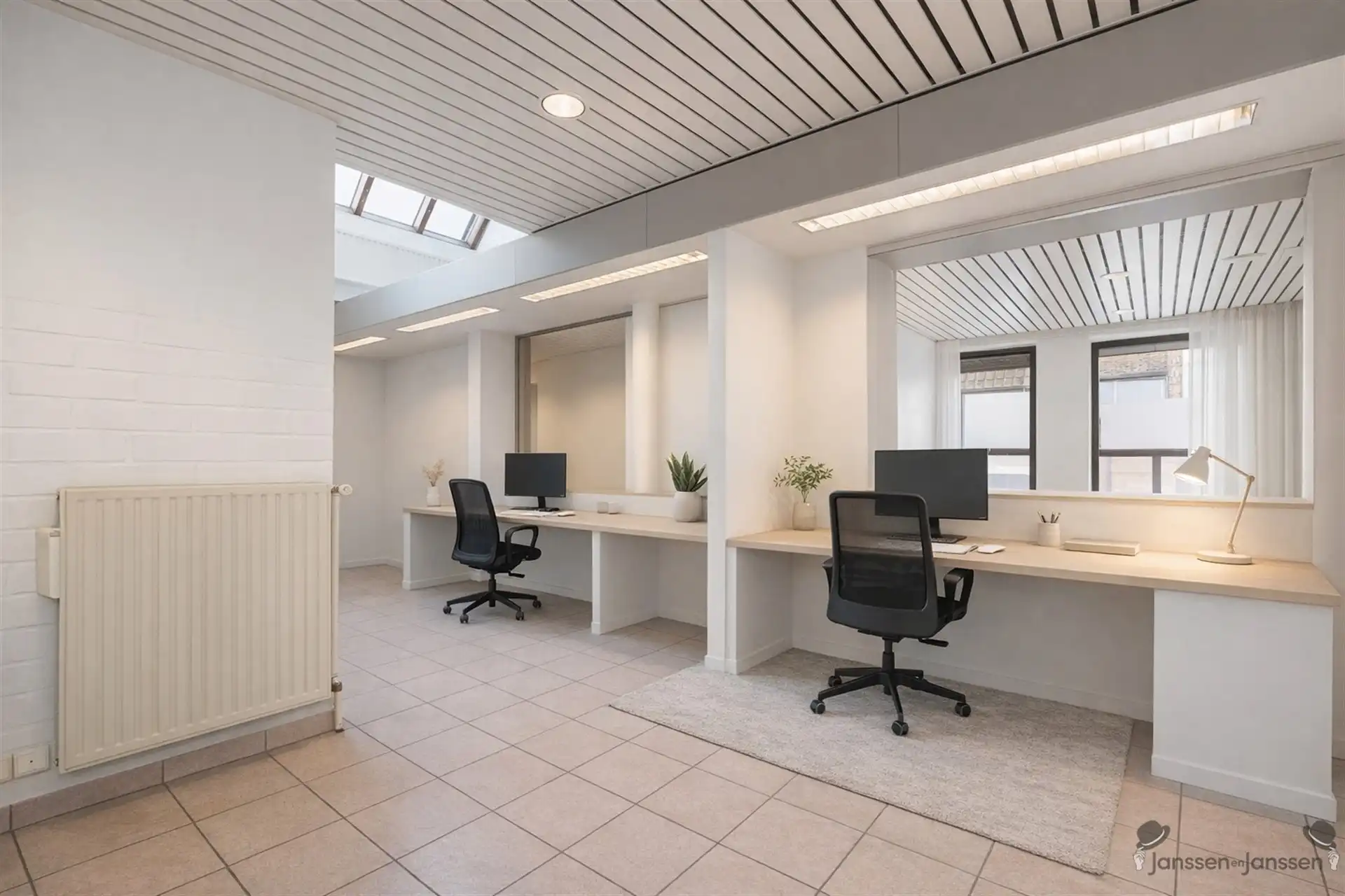 Centraal gelegen handelspand met ruime parking foto 13