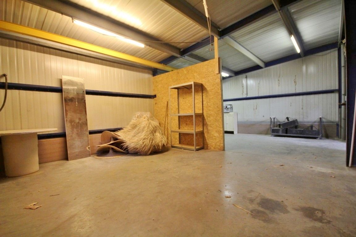 Ruim en functioneel magazijn op toplocatie in Sint-Truiden foto 6