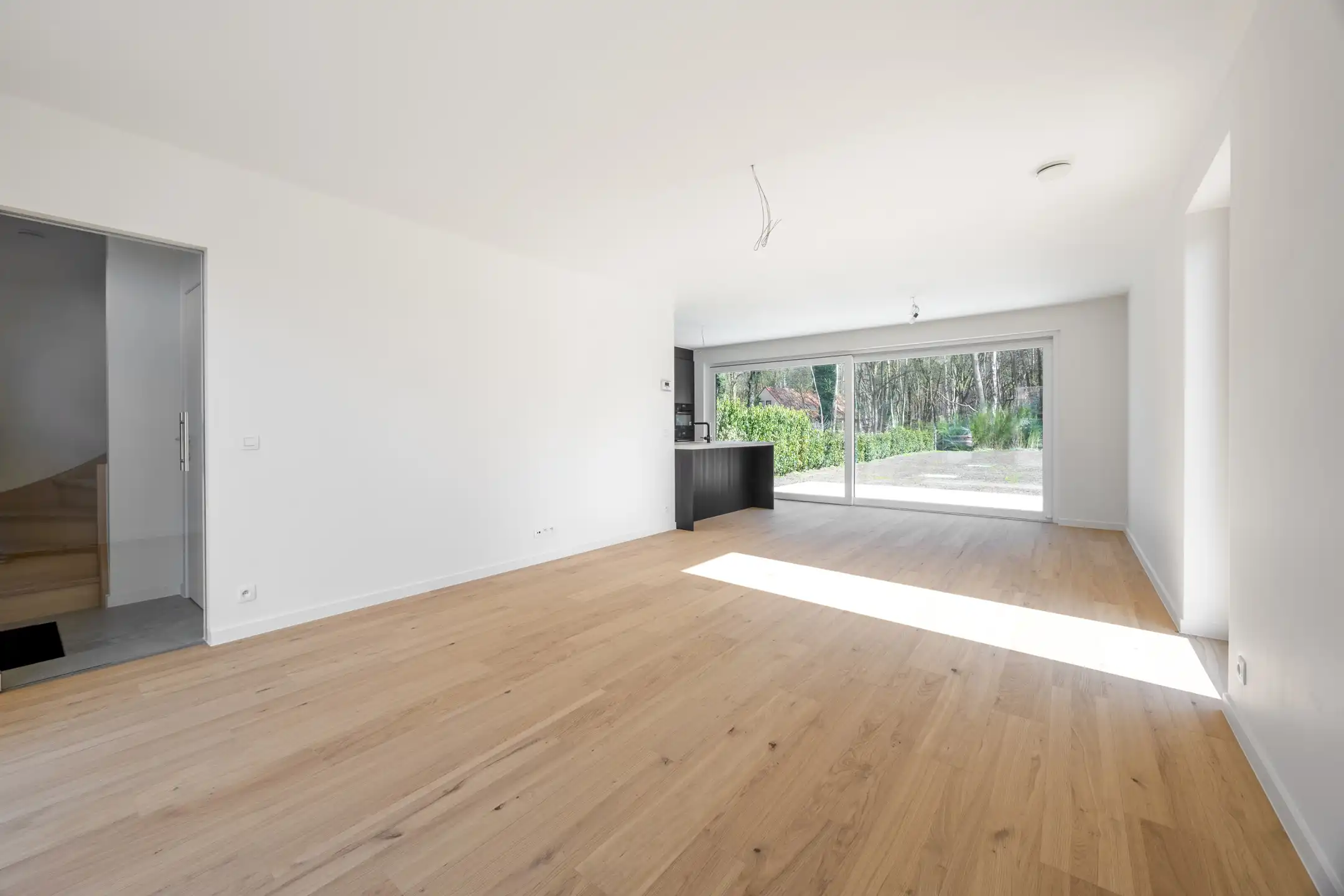 Stijlvolle nieuwbouwkoppelwoning met adembenemend boszicht foto 6