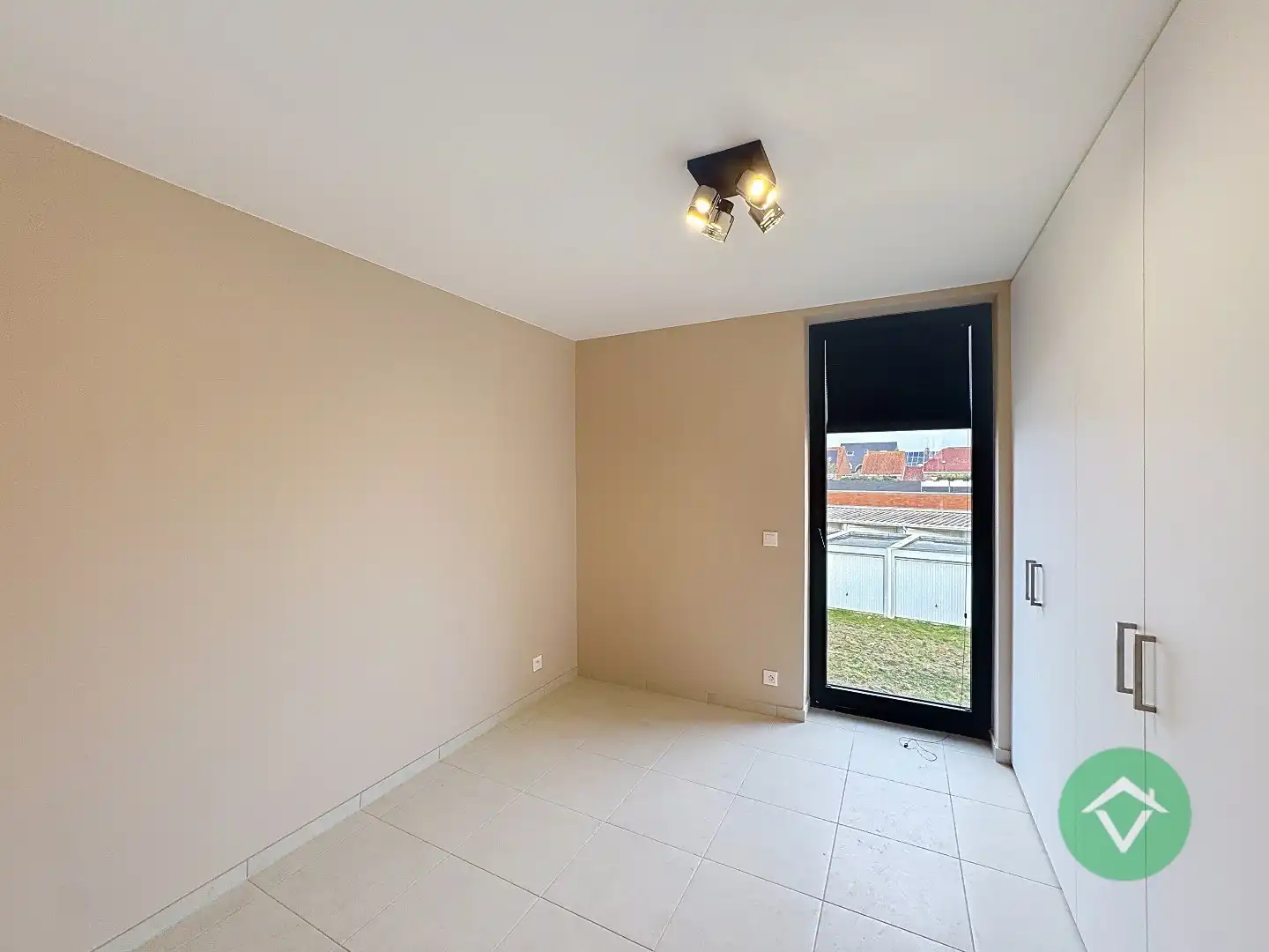 Volledig geschilderd Instapklaar appartement met garage in centrum Koekelare foto 22