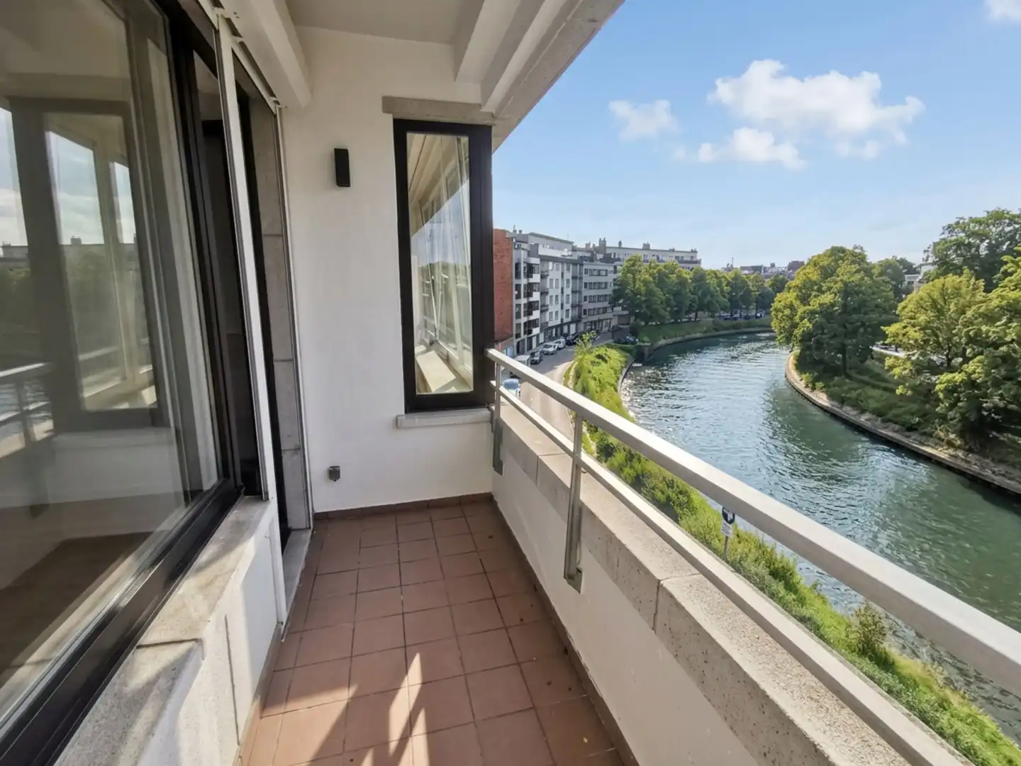 Energiezuinig appartement met terras, garagebox en Leiezicht op toplocatie in Gent foto 2