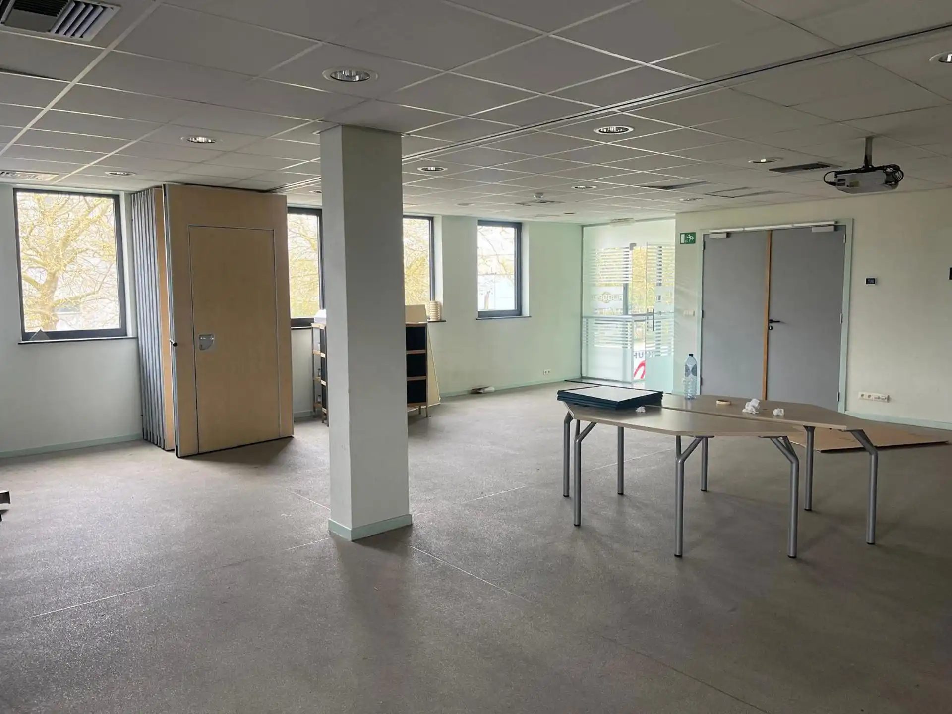 Bedrijfsgebouw magazijn met kantoren Mechelen-Noord foto 14