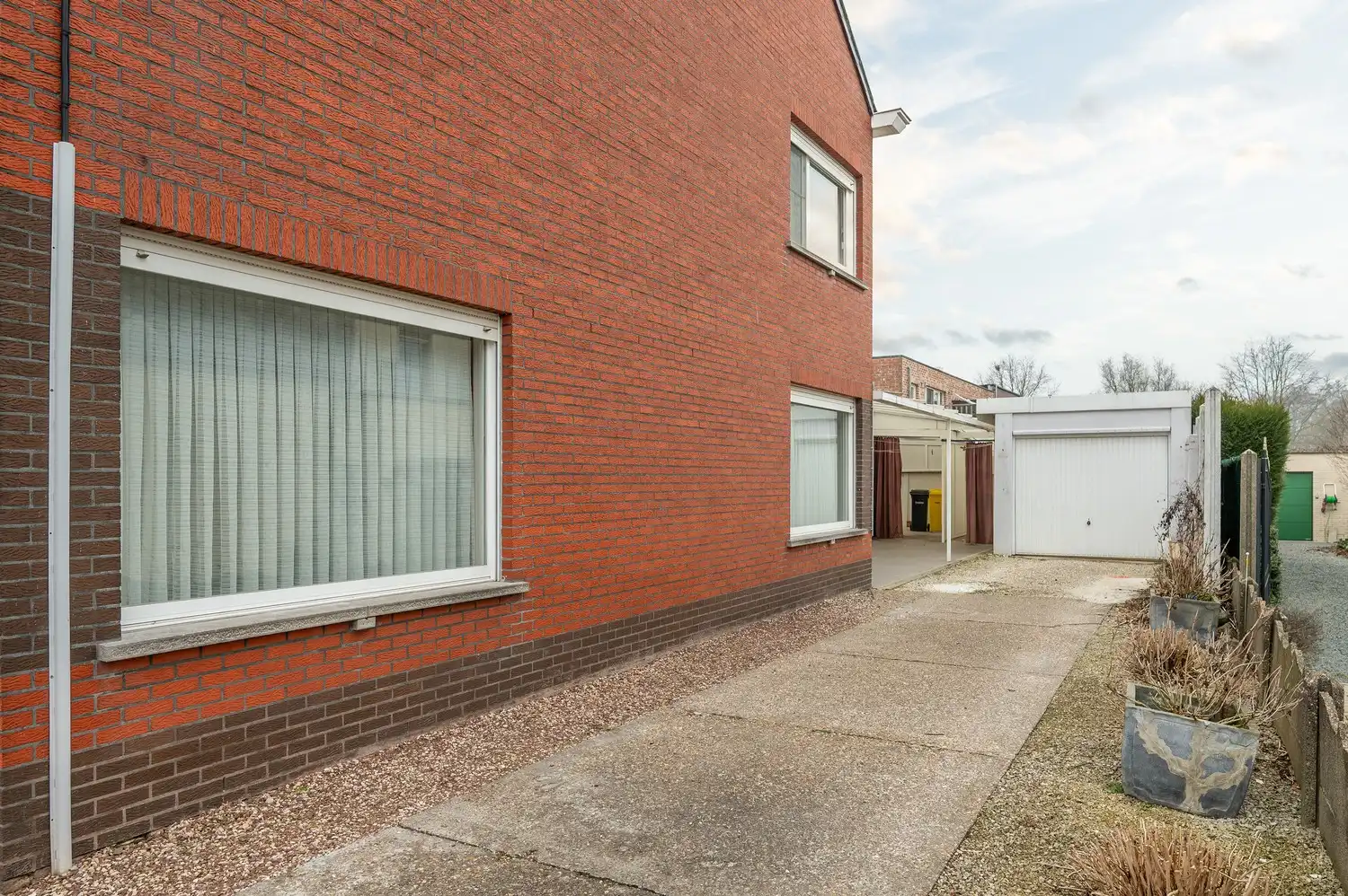 Halfopen bebouwing in doodlopende straat. foto 26