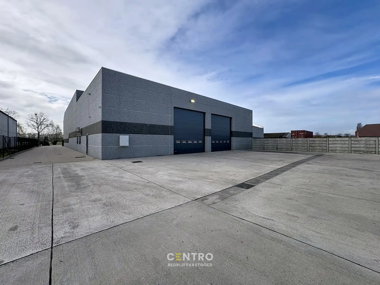 Recent bedrijfsbouw (°2021) op 1.930m2 verhard terrein te Eede! foto 2