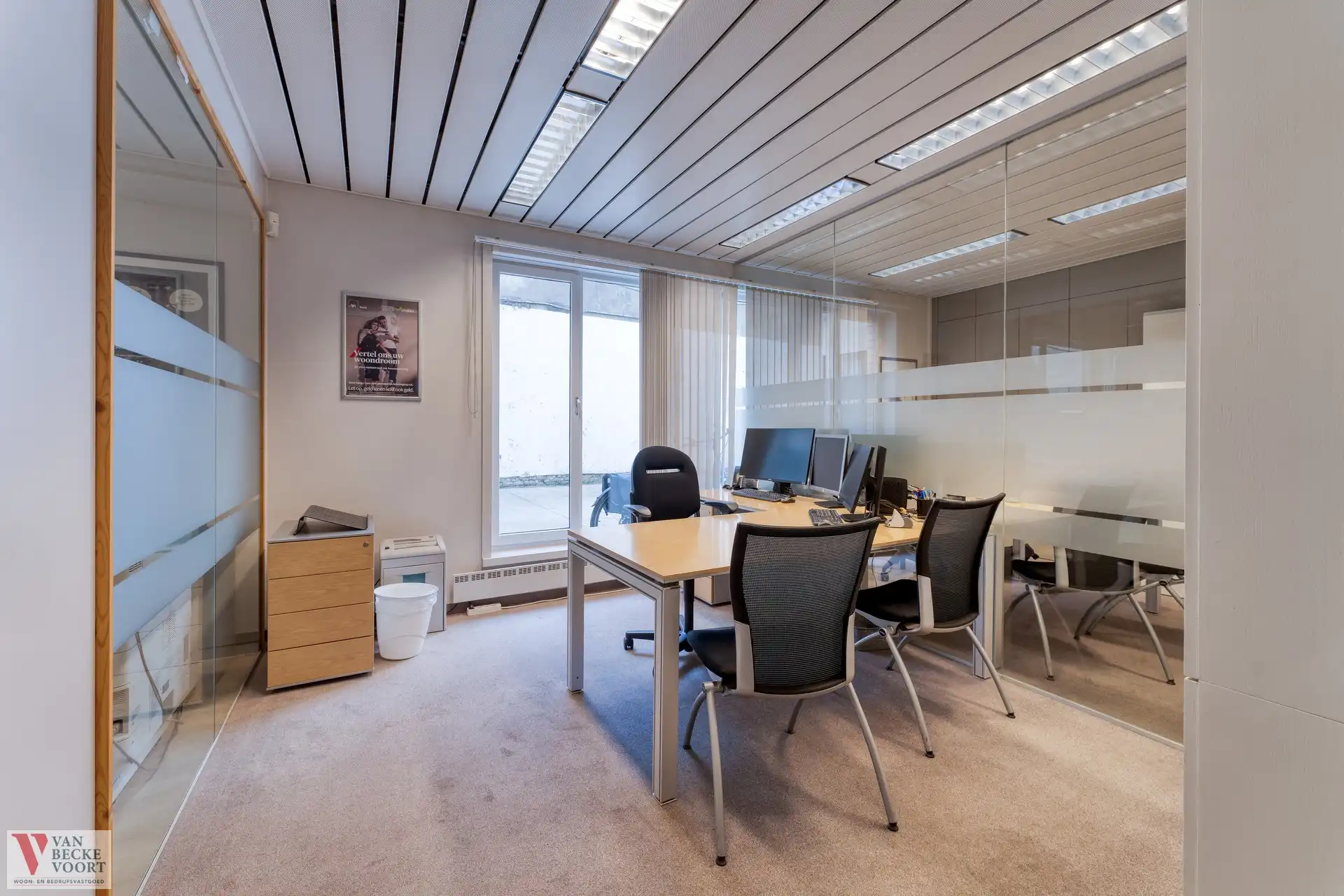 Handelsgelijkvloers 217m² + 6 autostandplaatsen foto 7