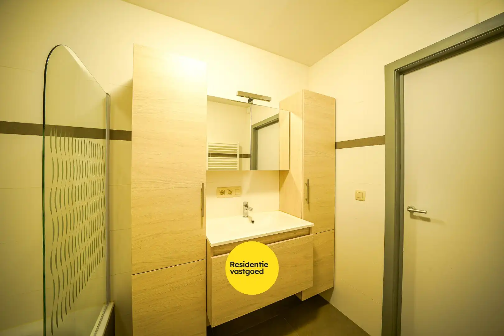 Instapklaar appartement met panoramisch zicht op het water. foto 13