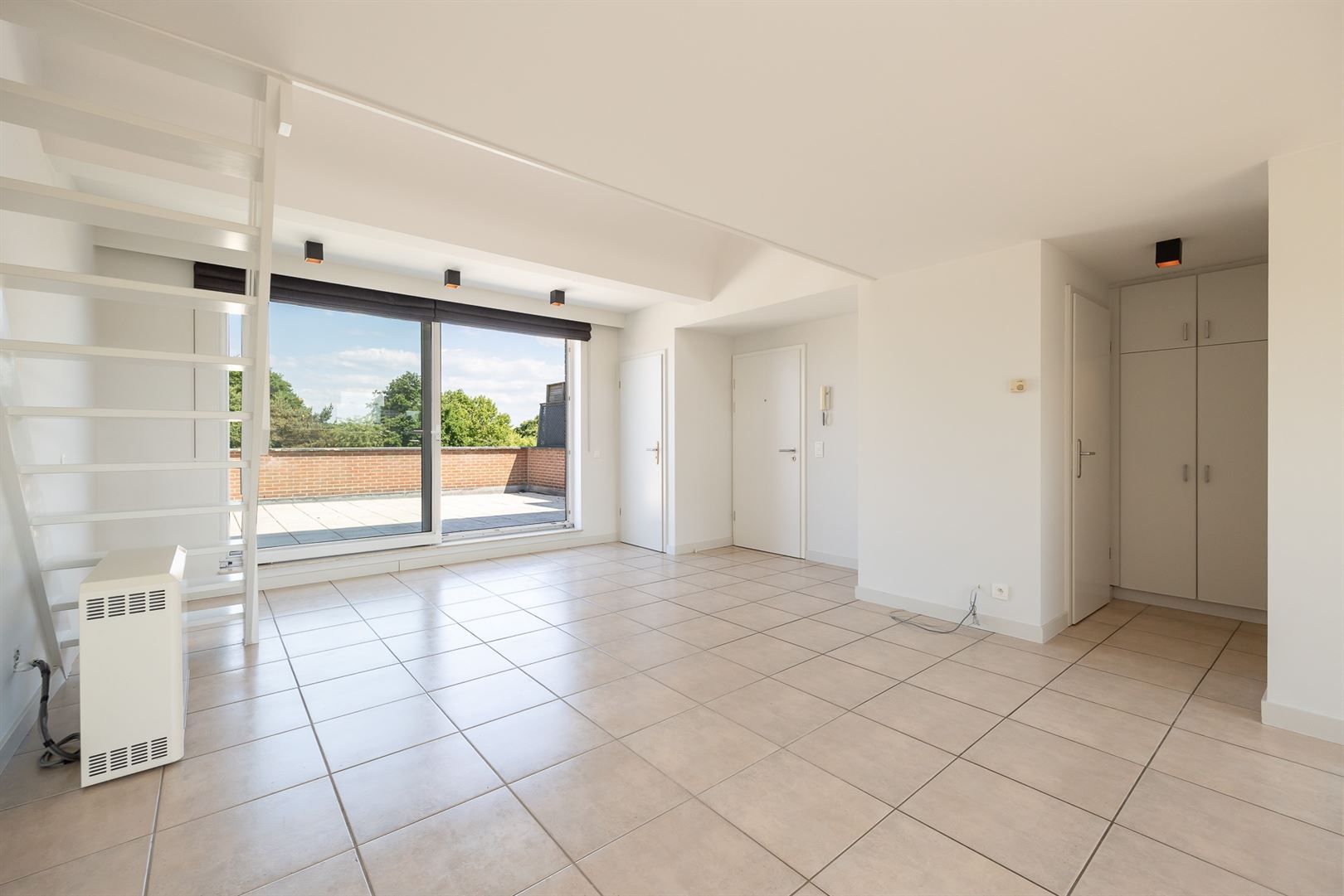 Lofty appartement met huge terras foto 9
