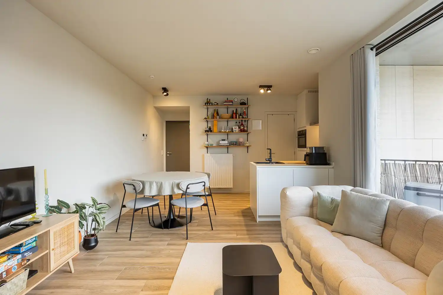 Recent 1 slpk appartement met ruim terras foto 5