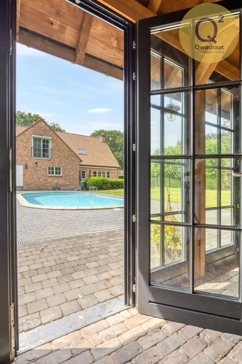 Rustig gelegen villa van met zwembad en poolhouse  foto 38