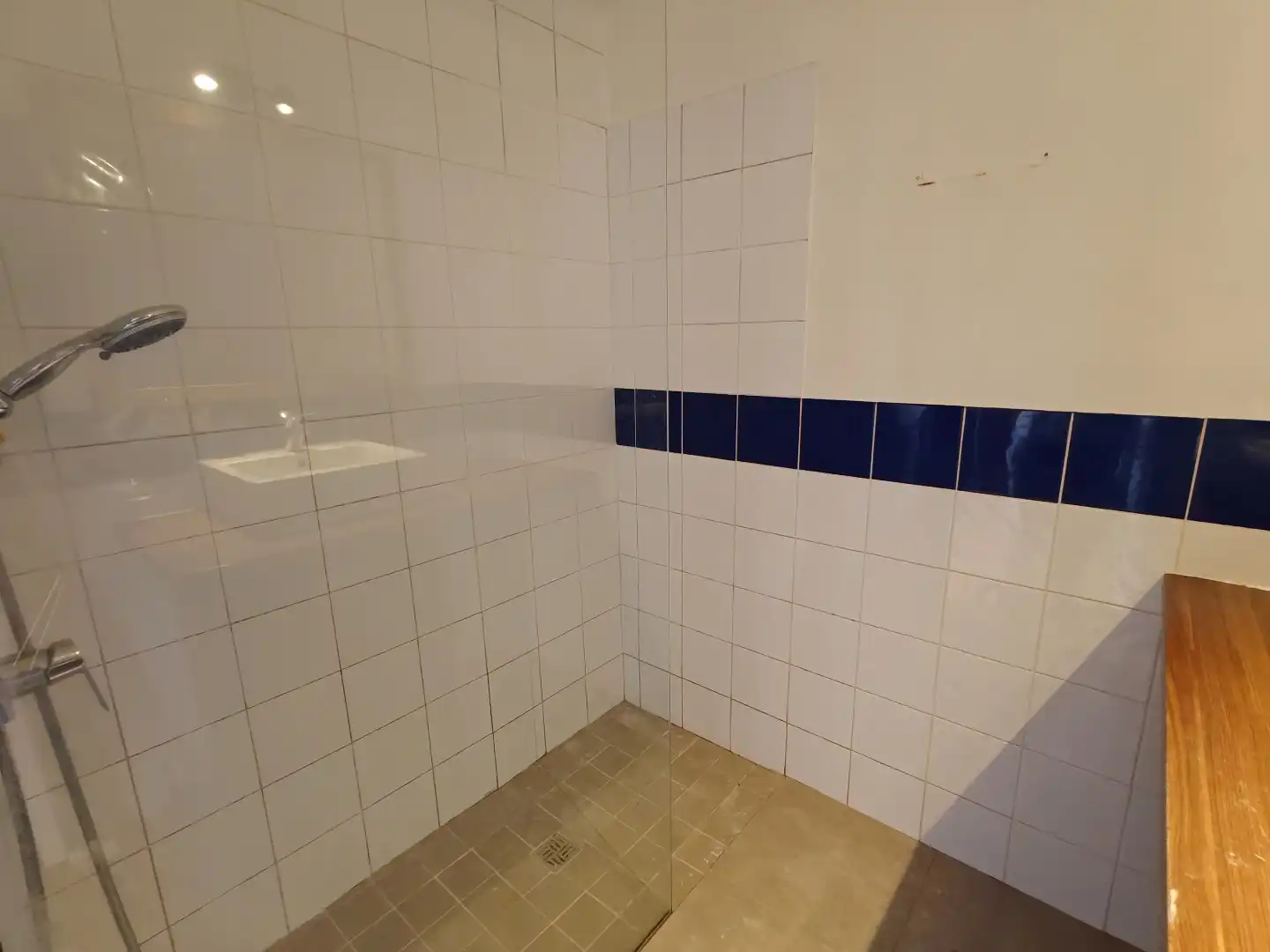 Lichtrijk appartement met panoramisch zeezicht aan de kust foto 11