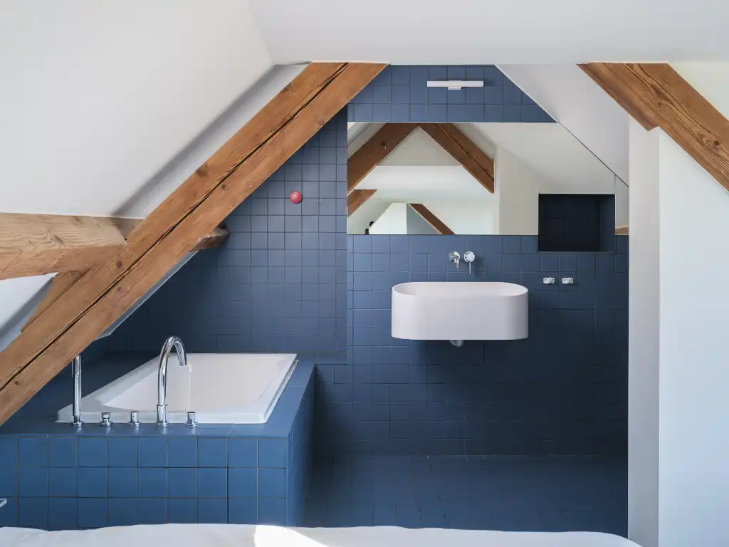 Breskens – Uitzonderlijke eigendom waar authenticiteit, karakter en strakke architectuur naadloos in elkaar samenvloeien op een exclusieve locatie tussen de velden en op een boogscheut van het strand. foto 27