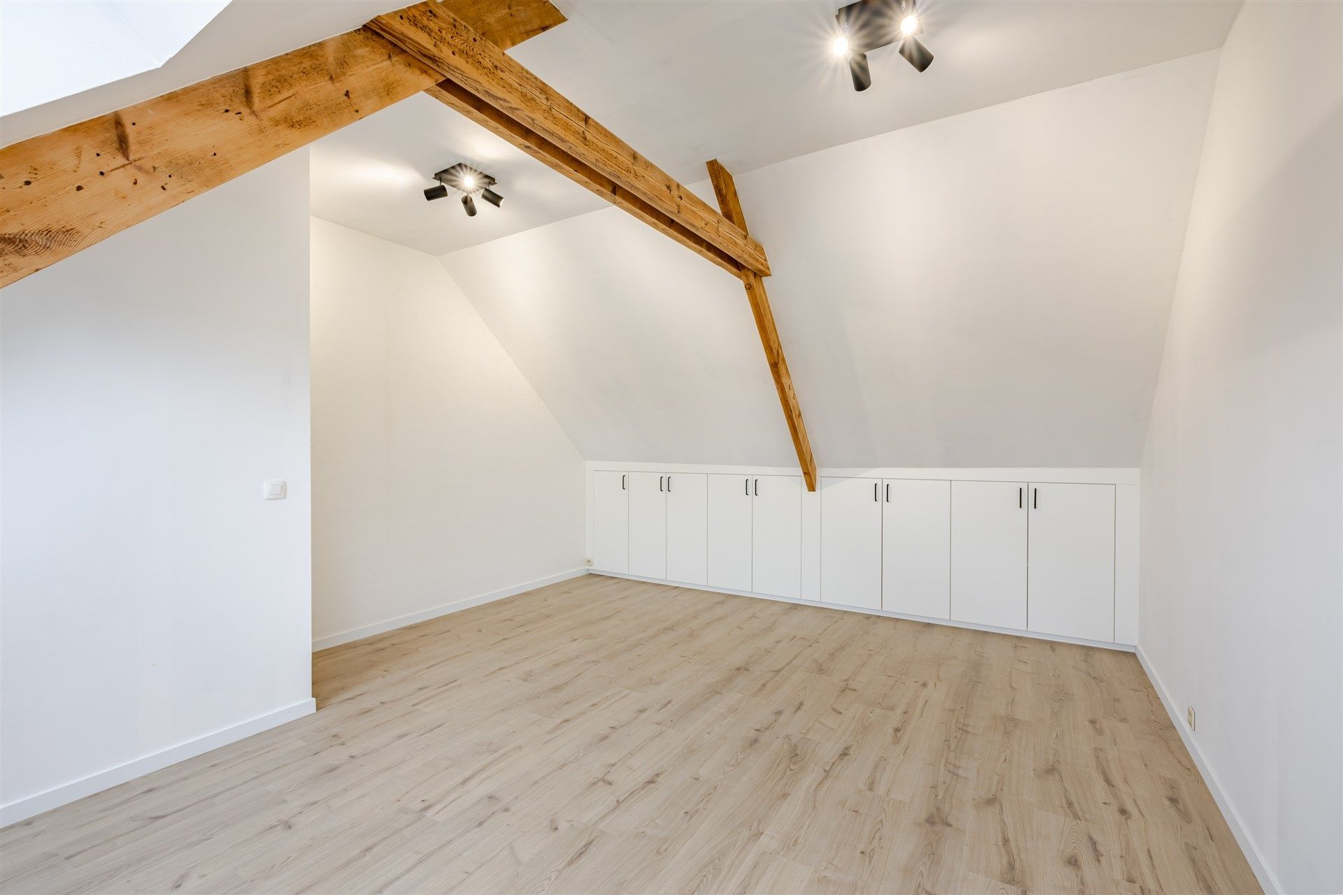 Instapklare en gerenoveerde woning met drie slaapkamers, tuin en zonnepanelen in het centrum van Welle foto 19