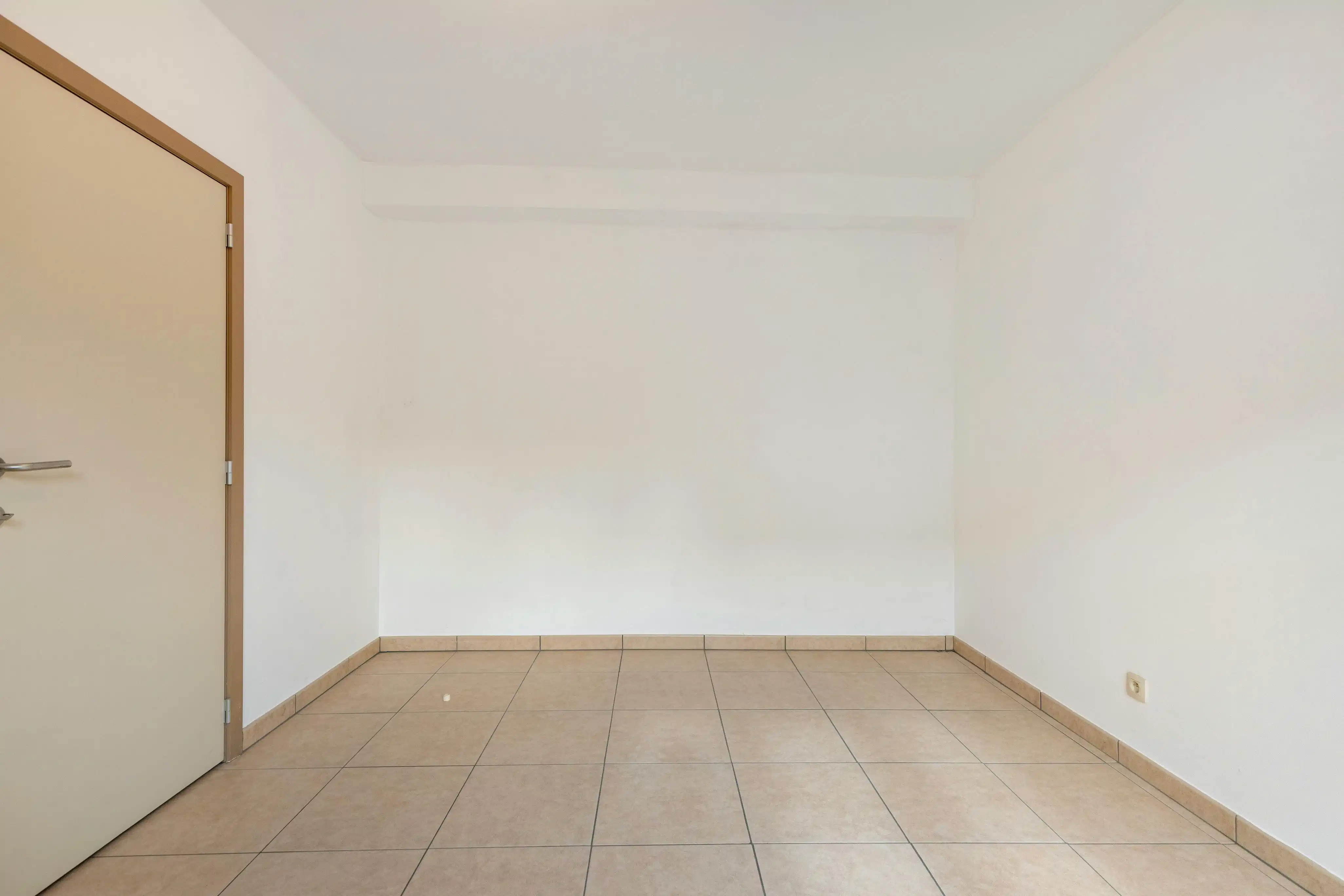 Instapklaar gelijkvloers app met terras en autostaanplaats! foto 12