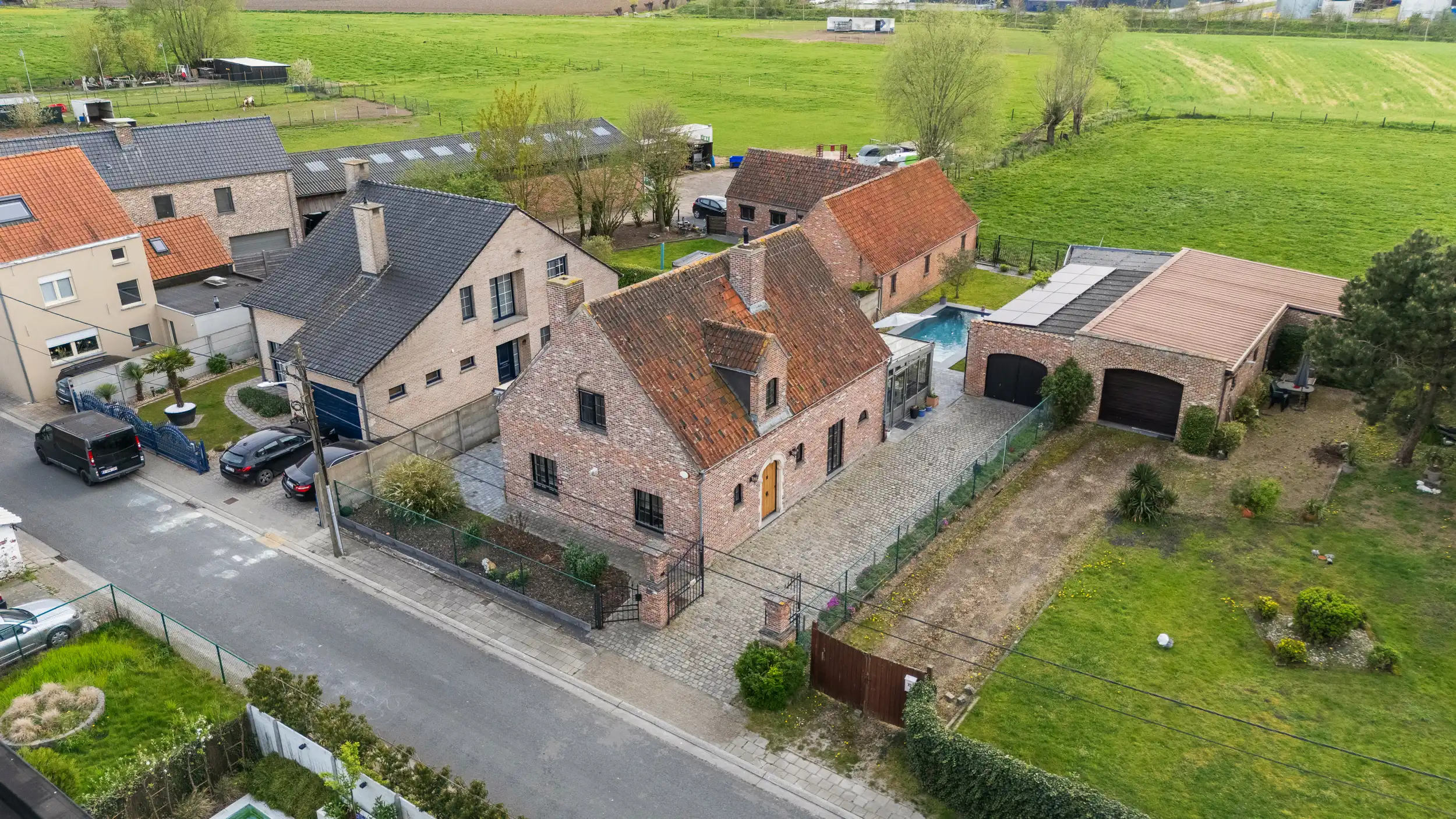 Instapklare open bebouwing met zwembad in Zele foto {{pictureIndex}}