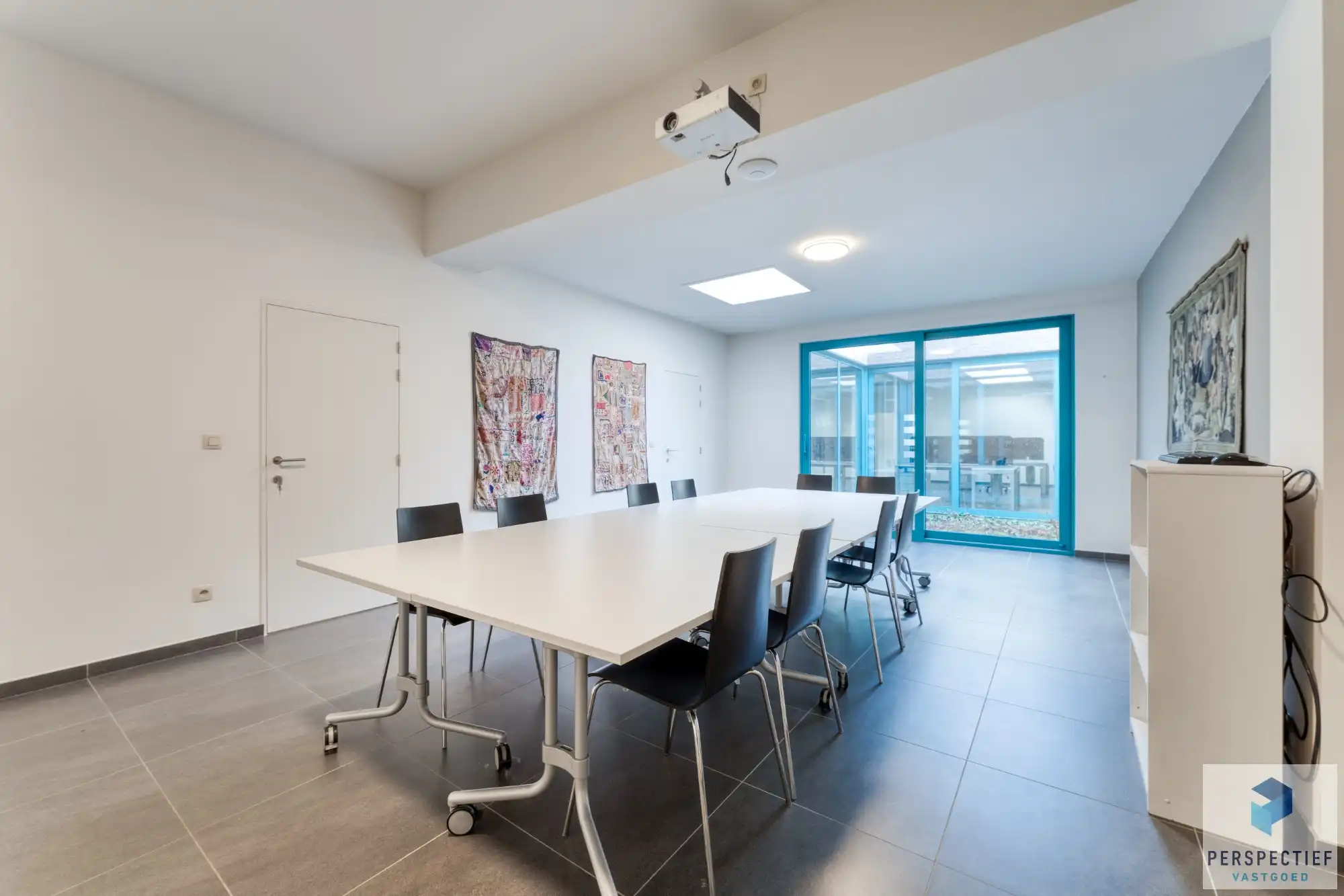 Veelzijdig handelshuis/kantoorgebouw foto 12