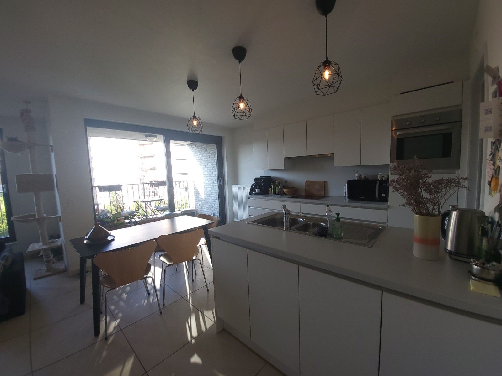 Zeer centraal gelegen 2-slaapkamer appartement foto 6